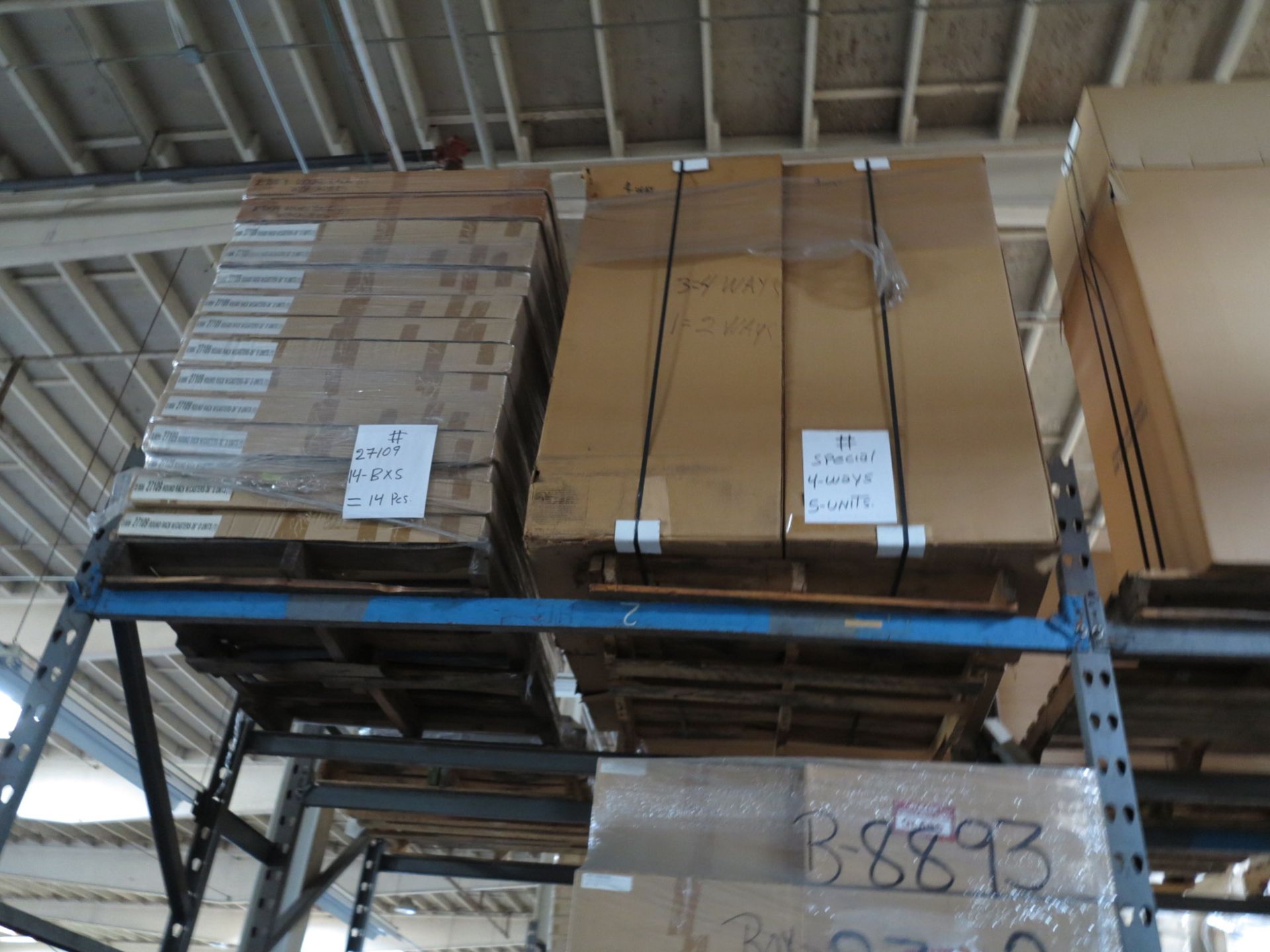 LOT - CONTENTS OF (3) SECTIONS OF PALLET RACK TO INCLUDE: ITEM # 26209, 2 WAY W (2) 15" STR. ARMS, - Bild 10 aus 12