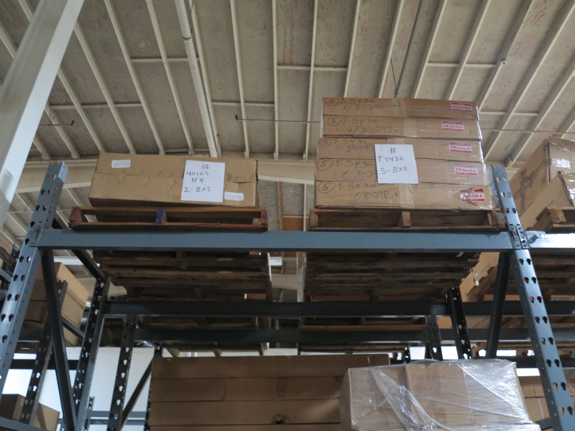 LOT - CONTENTS OF (3) SECTIONS OF PALLET RACK TO INCLUDE: ITEM # 10126, 2 WAY W (2) 16" STR. ARMS, - Bild 12 aus 12