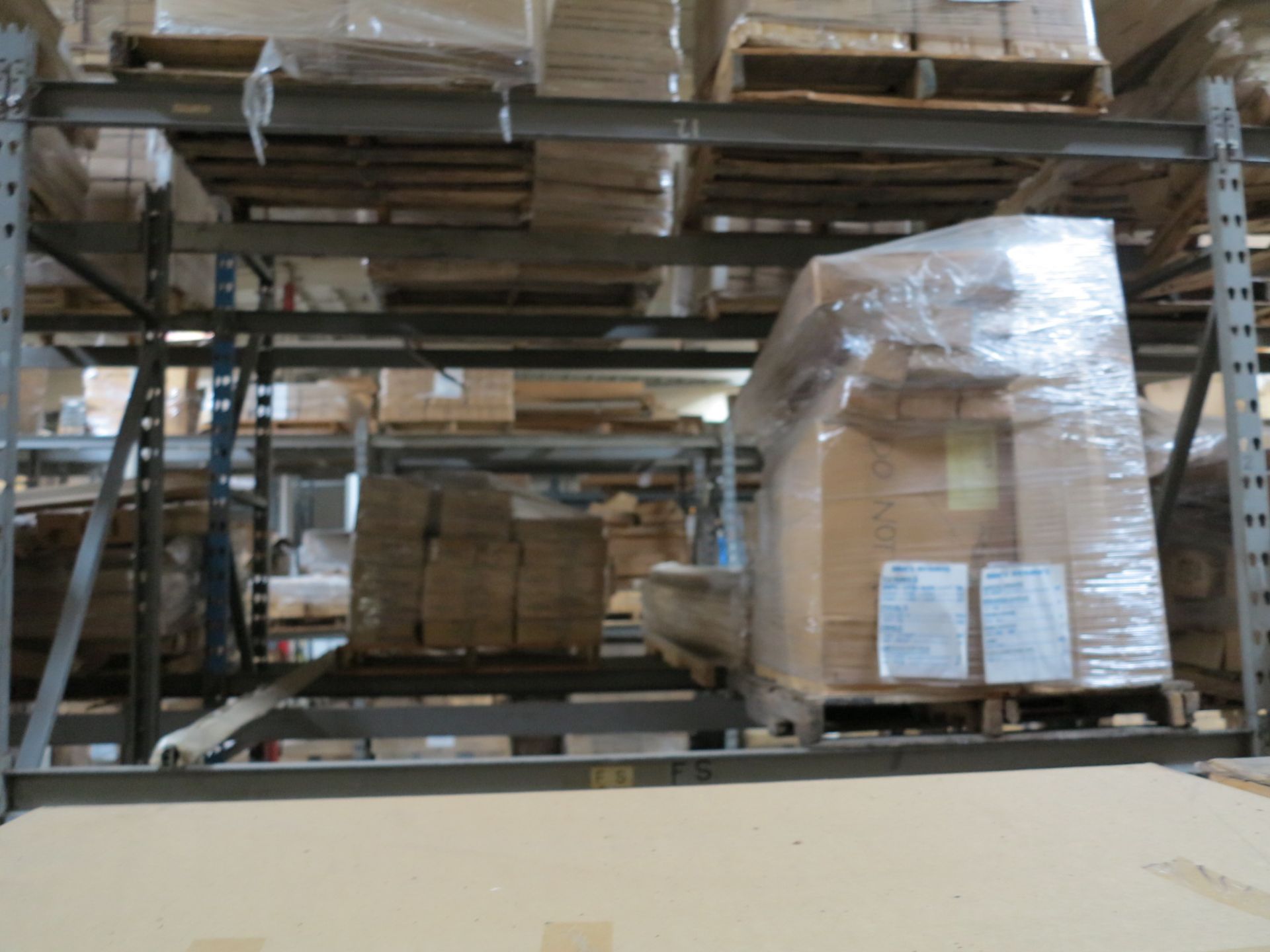 LOT - CONTENTS OF (2) SECTIONS OF PALLET RACK TO INCLUDE: ITEM # 26129, 2 WAY COSTUMER W CASTERS ( - Bild 6 aus 6