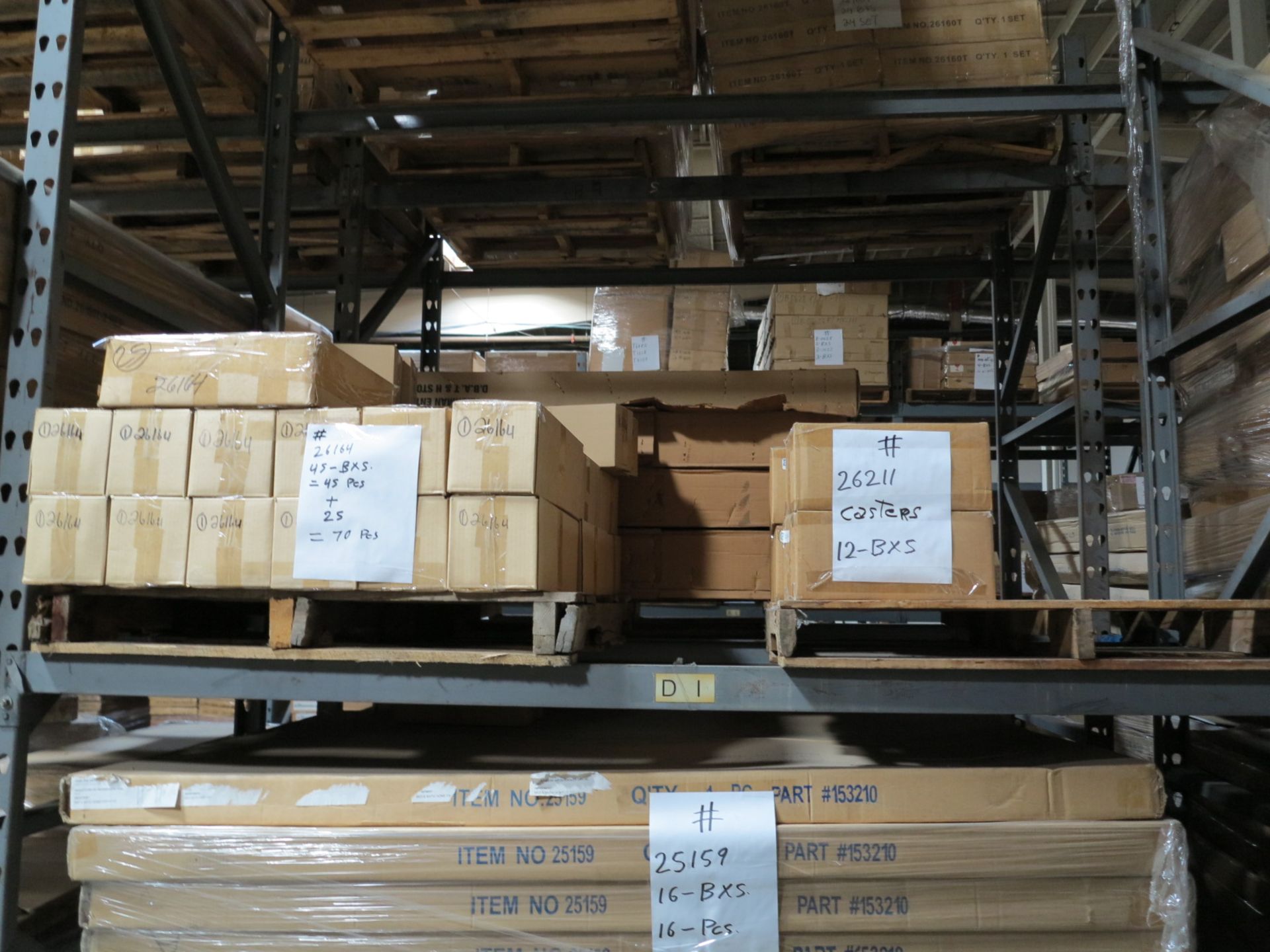 LOT - CONTENTS OF (2) SECTIONS OF PALLET RACK TO INCLUDE: ITEM # 26196, QTR. CIRCLE ARM CLAMP ON ( - Bild 6 aus 7