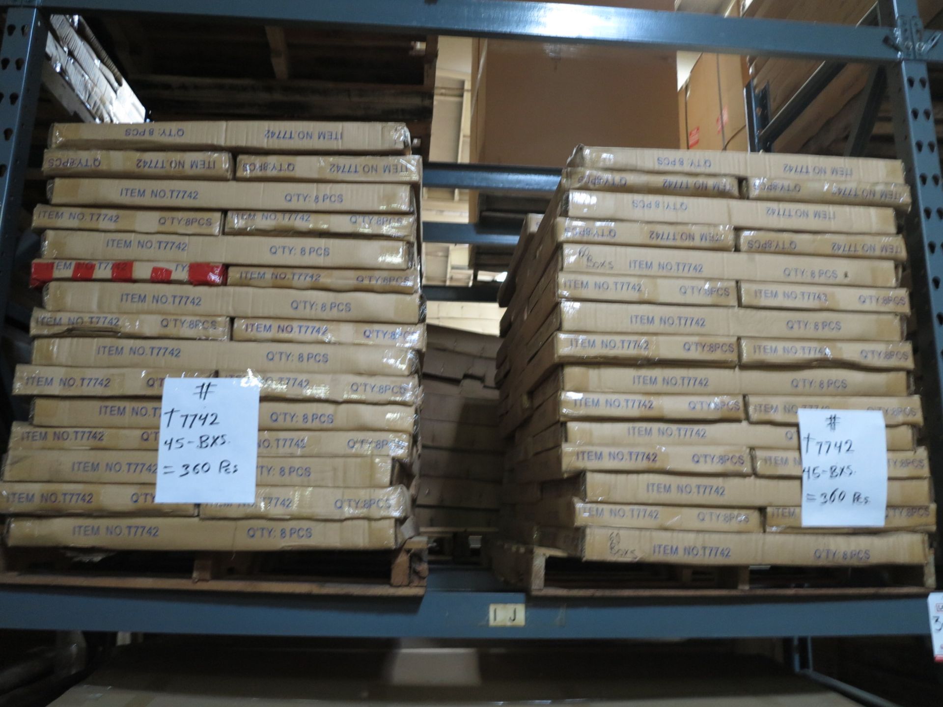 LOT - CONTENTS OF (3) SECTIONS OF PALLET RACK TO INCLUDE: ITEM #25157, BED / BATH FIXTURES; ITEM # - Bild 5 aus 12