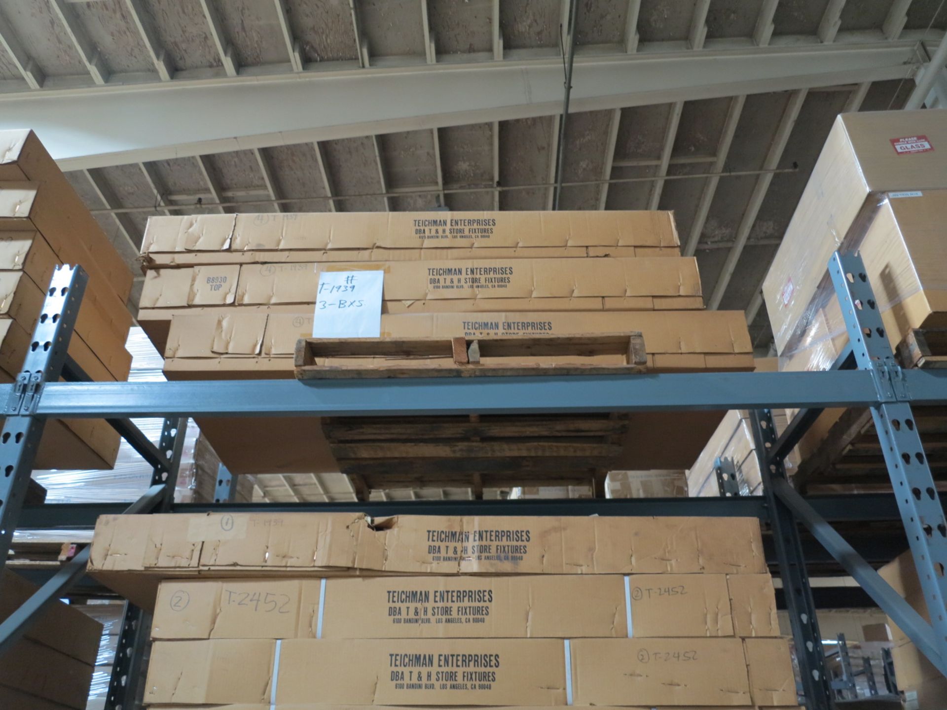 LOT - CONTENTS OF (2) SECTIONS OF PALLET RACK TO INCLUDE: ITEM # 86924, 1 X 2 FRAMES; ITEM # - Bild 6 aus 8