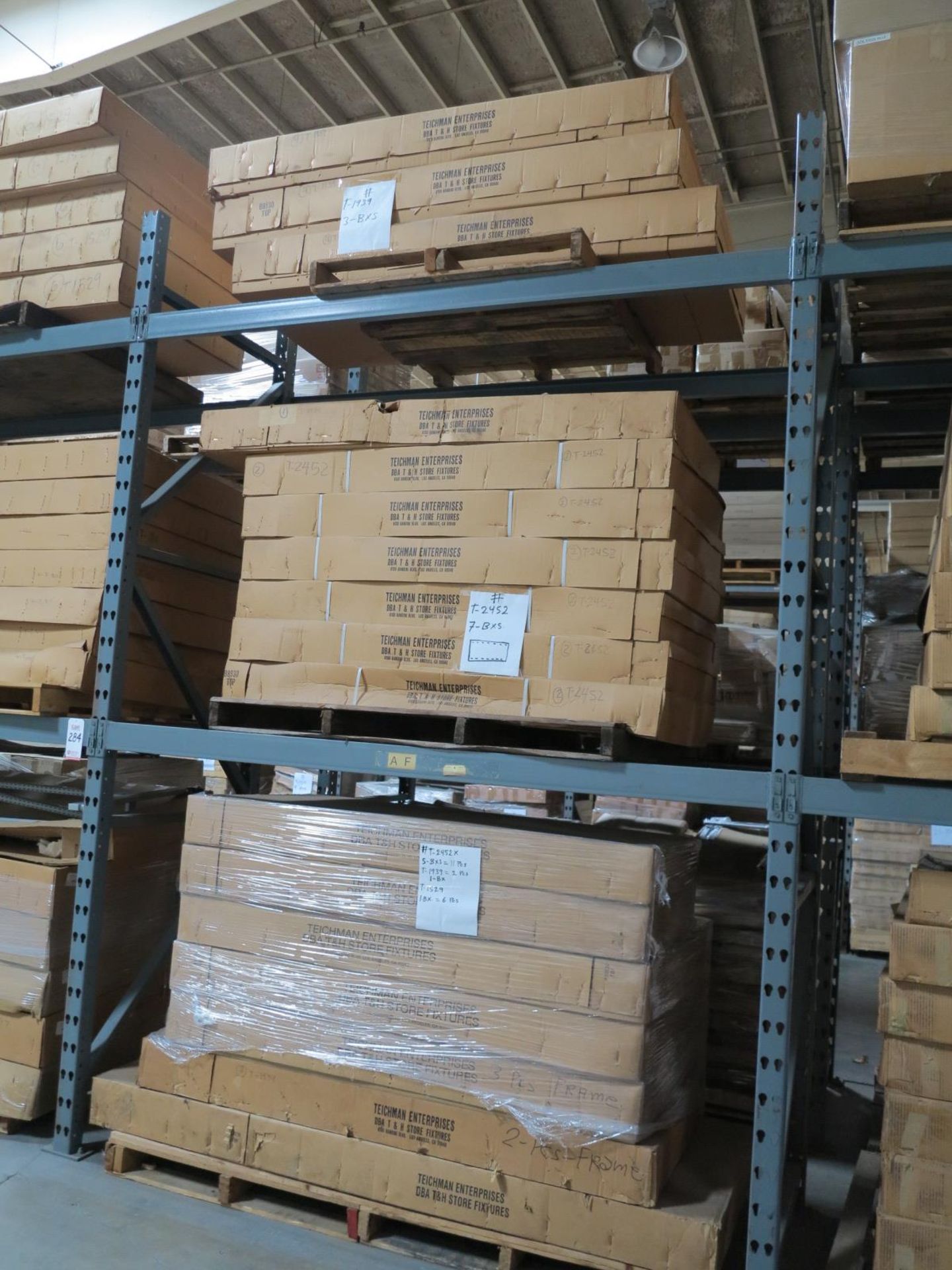 LOT - CONTENTS OF (2) SECTIONS OF PALLET RACK TO INCLUDE: ITEM # 86924, 1 X 2 FRAMES; ITEM # - Bild 2 aus 8