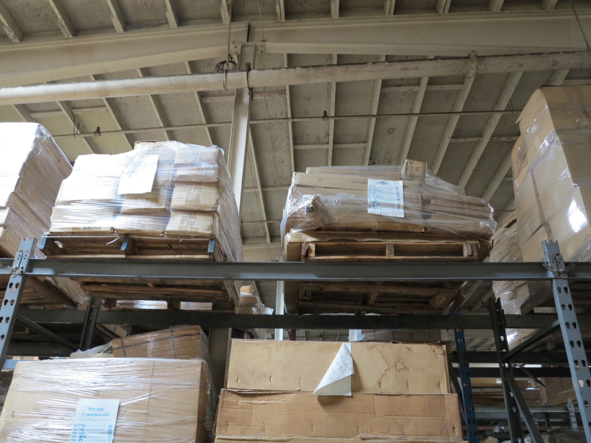 LOT - CONTENTS OF (2) SECTIONS OF PALLET RACK TO INCLUDE: ITEM # 26129, 2 WAY COSTUMER W CASTERS ( - Bild 4 aus 6