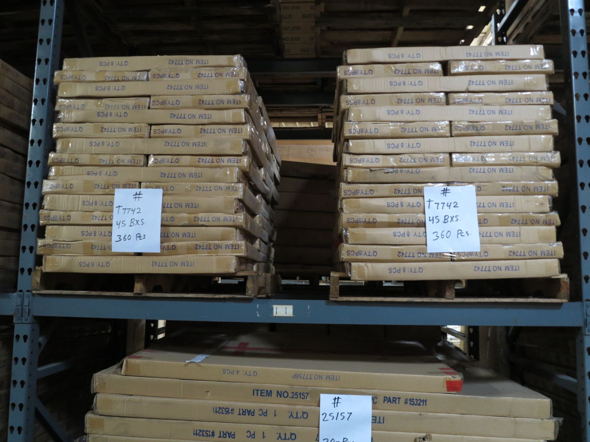 LOT - CONTENTS OF (3) SECTIONS OF PALLET RACK TO INCLUDE: ITEM #25157, BED / BATH FIXTURES; ITEM # - Bild 8 aus 12