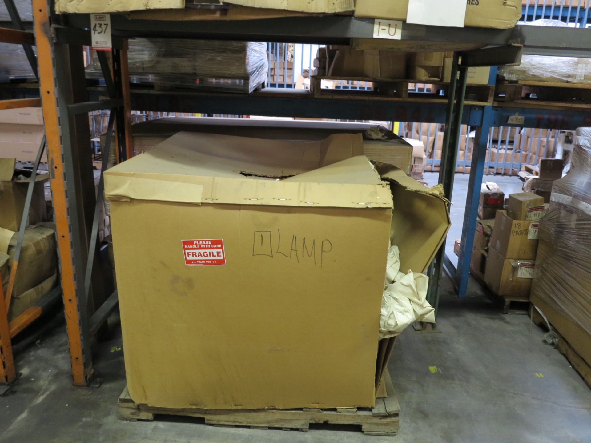 LOT - CONTENTS OF (2) SECTIONS OF PALLET RACK TO INCLUDE: GLASS SHELVES; ITEM # 60724, RACK RND. 42" - Bild 4 aus 12