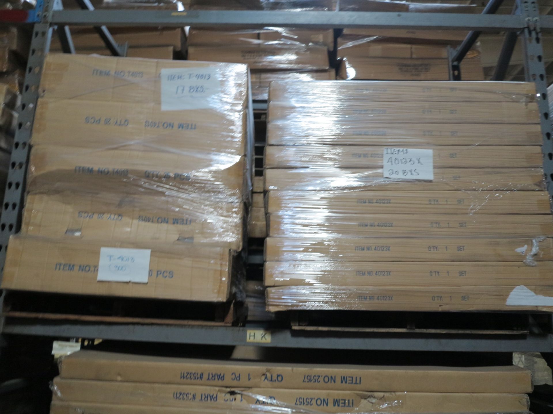 LOT - CONTENTS OF (2) SECTIONS OF PALLET RACK TO INCLUDE: ITEM # T1123, ROUND TUBING, CHROME FINISH; - Bild 5 aus 6