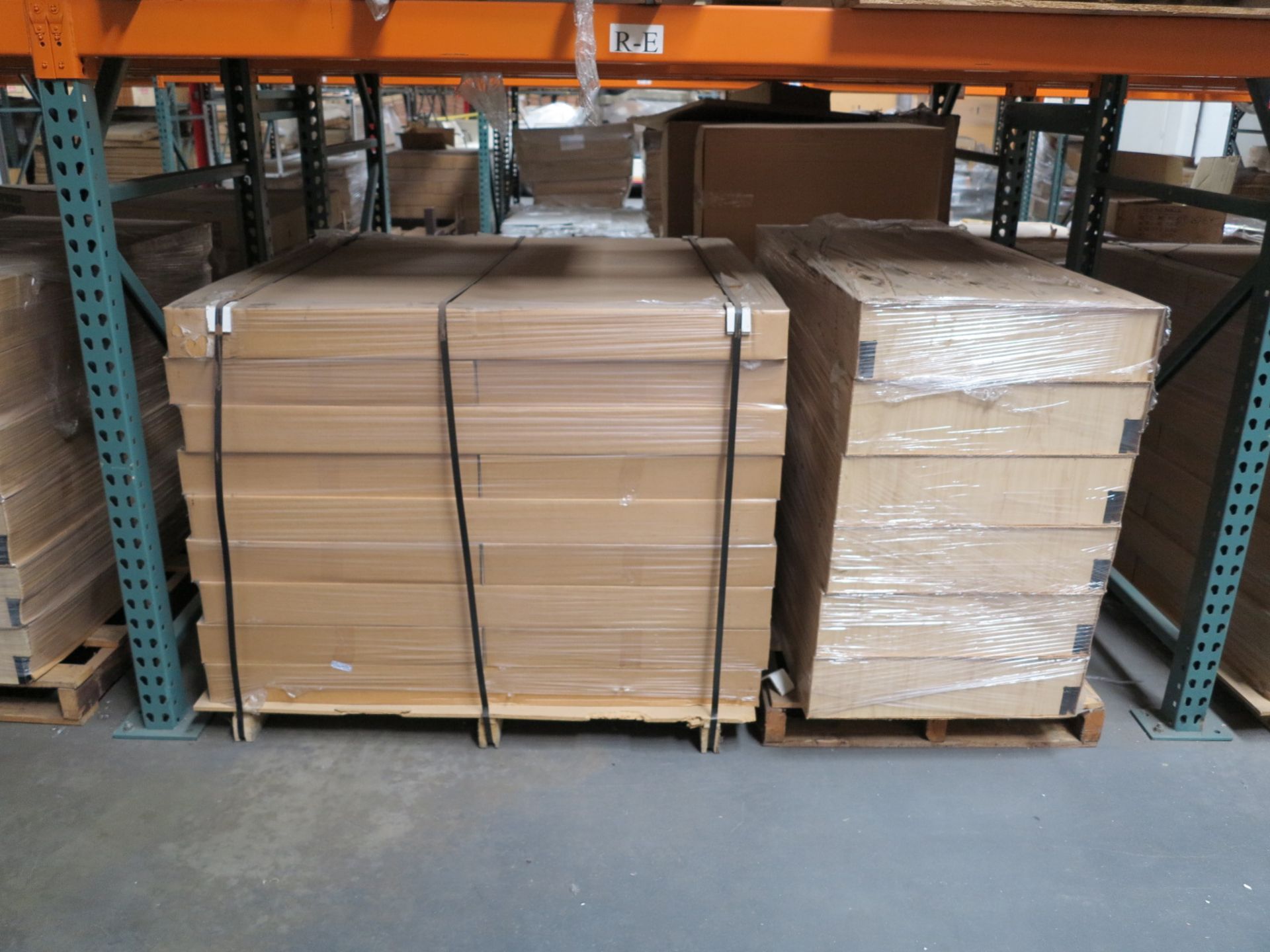 LOT - CONTENTS OF (2) SECTIONS OF PALLET RACK TO INCLUDE: WOOD BASES - Bild 3 aus 8