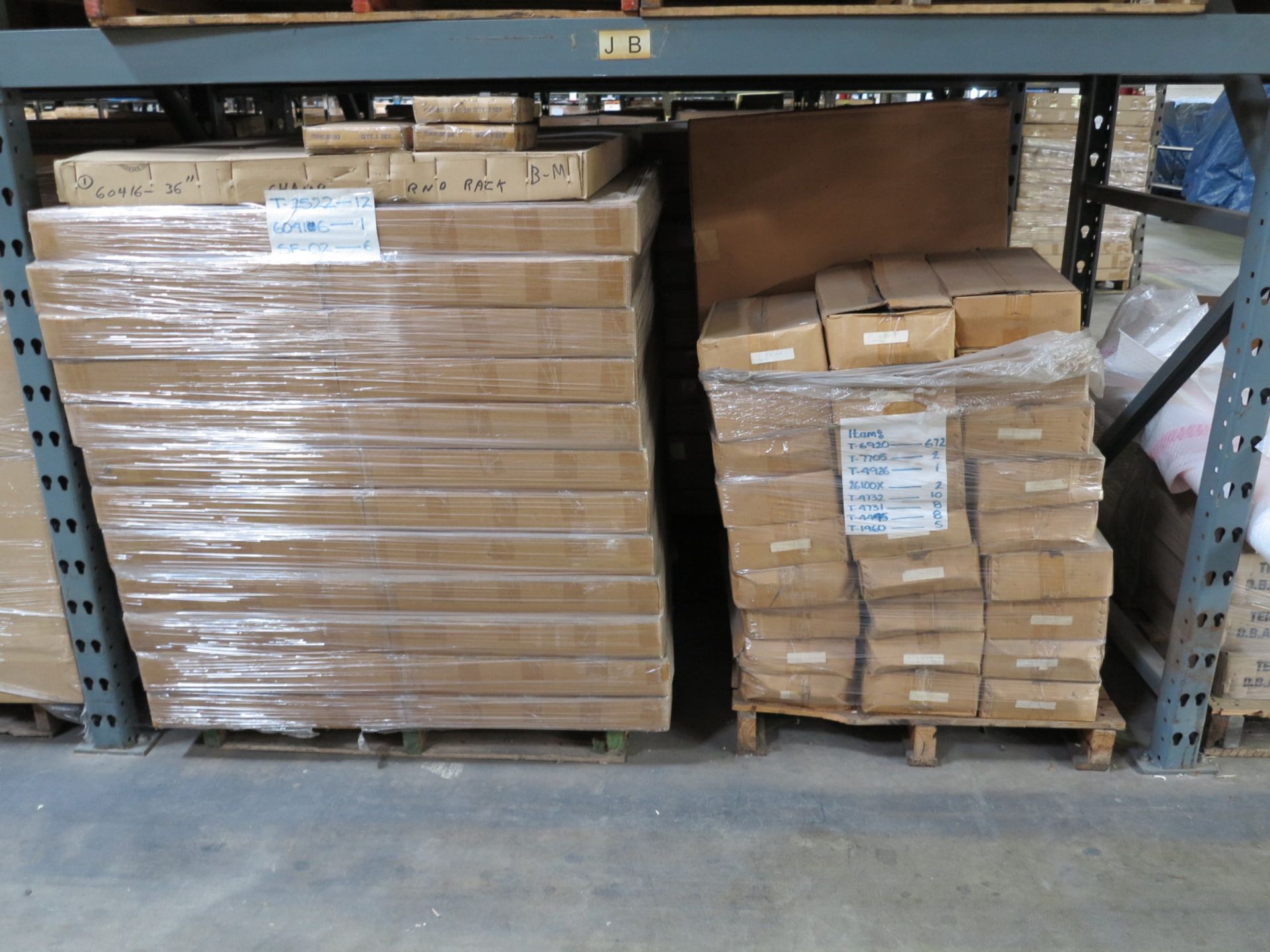 LOT - CONTENTS OF (2) SECTIONS OF PALLET RACK TO INCLUDE: ITEM # T3975, 2 TIER CLAMP ON - Bild 8 aus 8