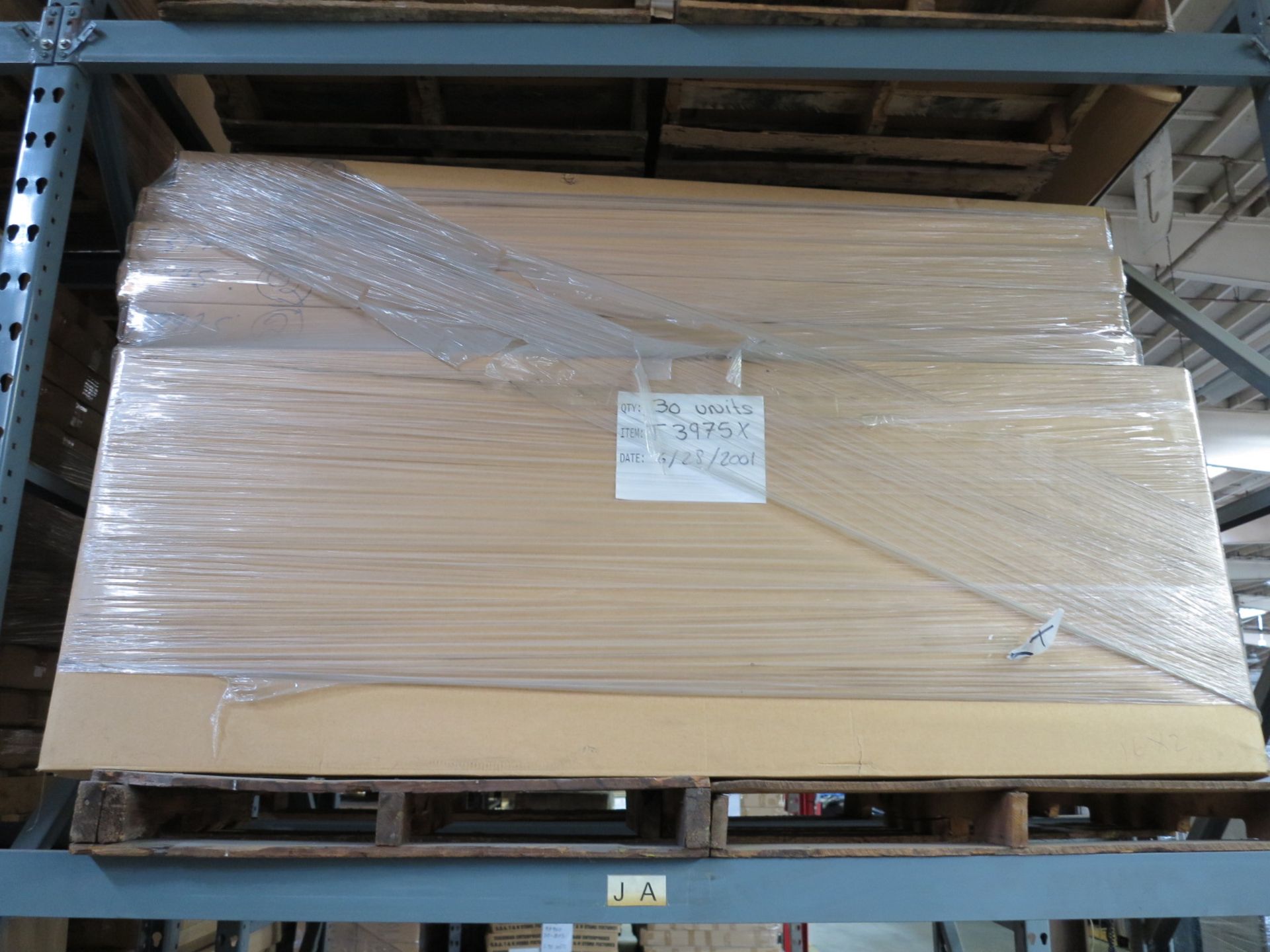 LOT - CONTENTS OF (2) SECTIONS OF PALLET RACK TO INCLUDE: ITEM # T3975, 2 TIER CLAMP ON - Bild 4 aus 8