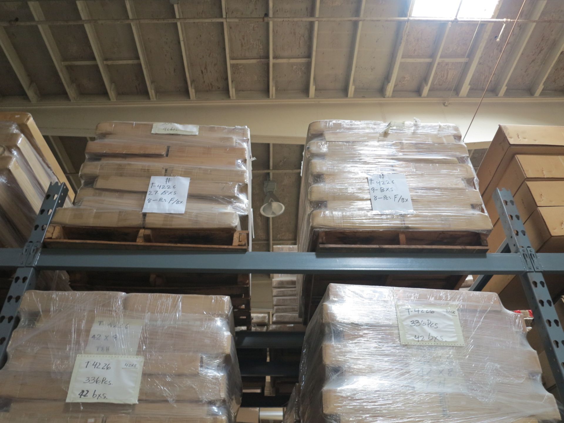 LOT - CONTENTS OF (3) SECTIONS OF PALLET RACK TO INCLUDE: ITEM # T4226, ARM STR. 16" - Bild 6 aus 10