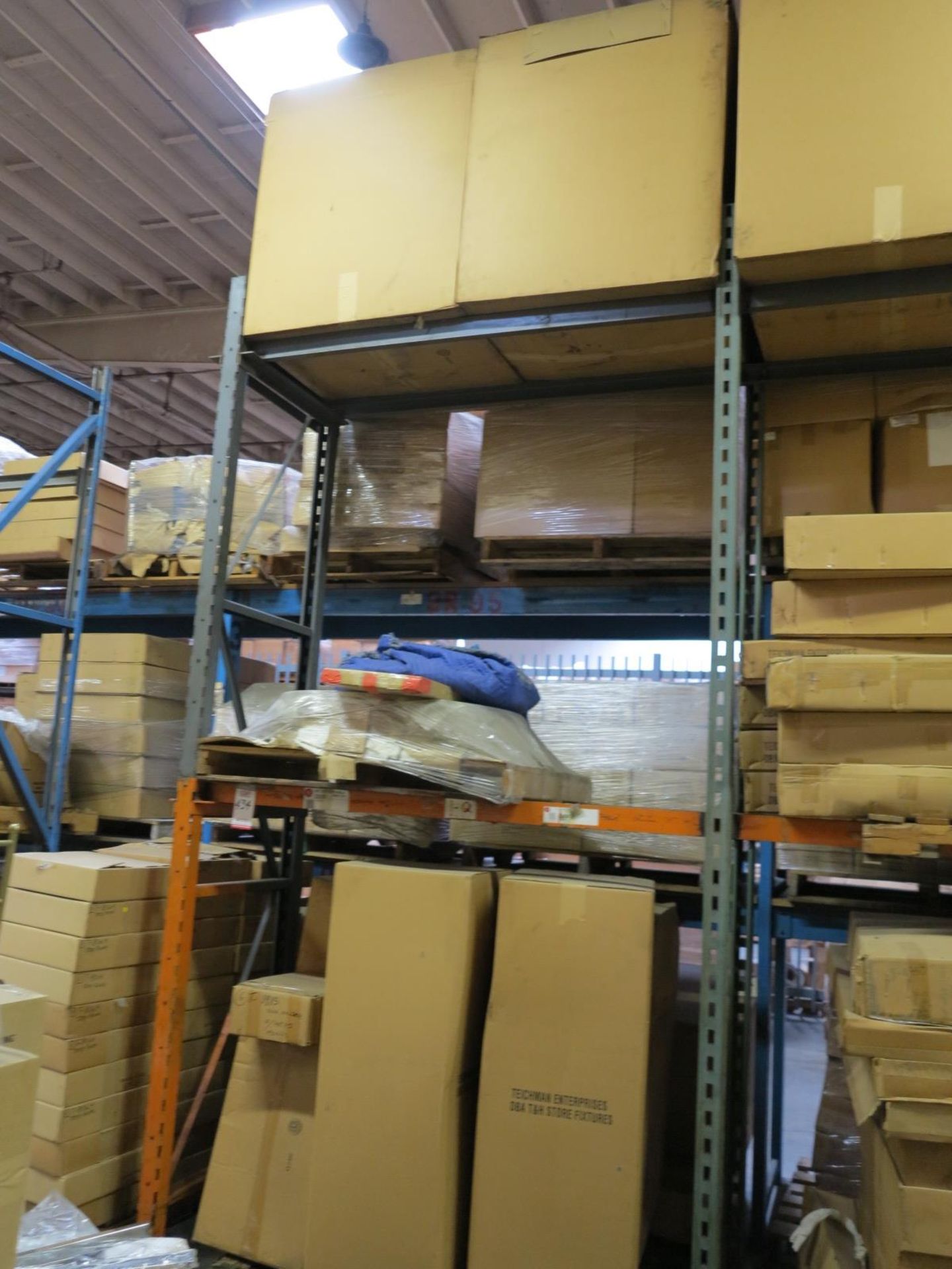 LOT - CONTENTS OF (2) SECTIONS OF PALLET RACK TO INCLUDE: MISC. RACKS - Bild 2 aus 9