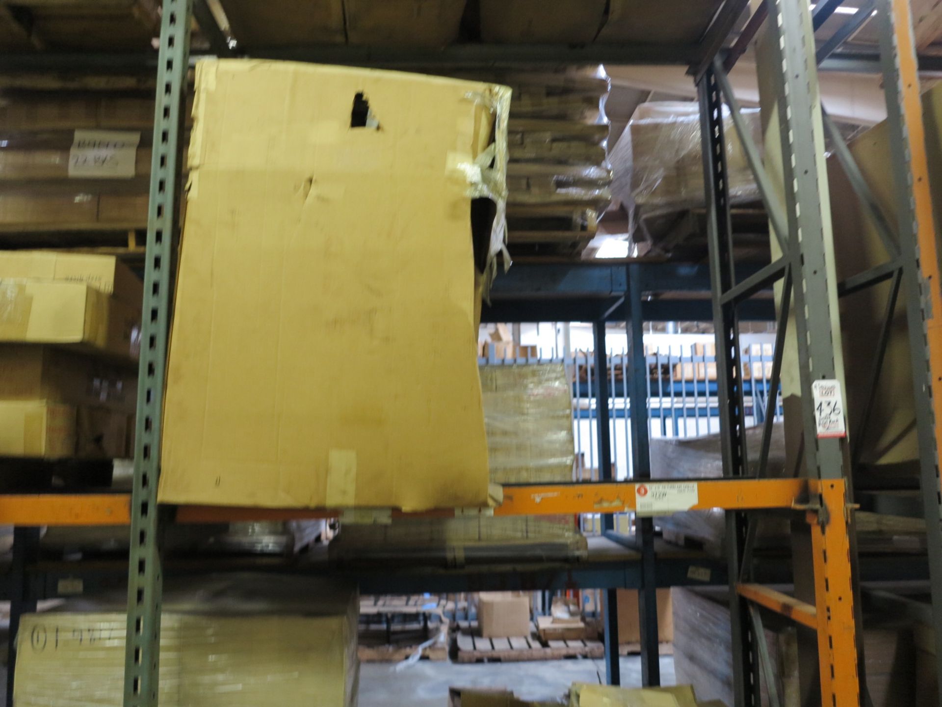 LOT - CONTENTS OF (2) SECTIONS OF PALLET RACK TO INCLUDE: CASTERS; ITEM # B9244, MAPLE TOP 32" - Bild 7 aus 8