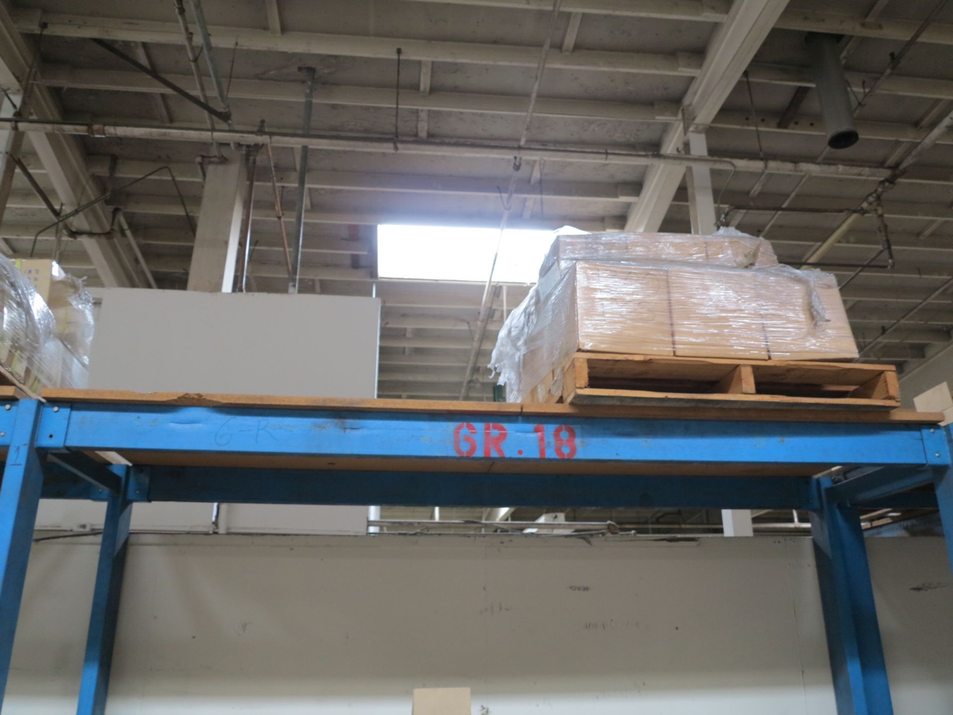 LOT - CONTENTS OF (2) SECTIONS OF PALLET RACK TO INCLUDE VARIOUS HARDWARE: FASTENERS; FASTENING - Bild 6 aus 6