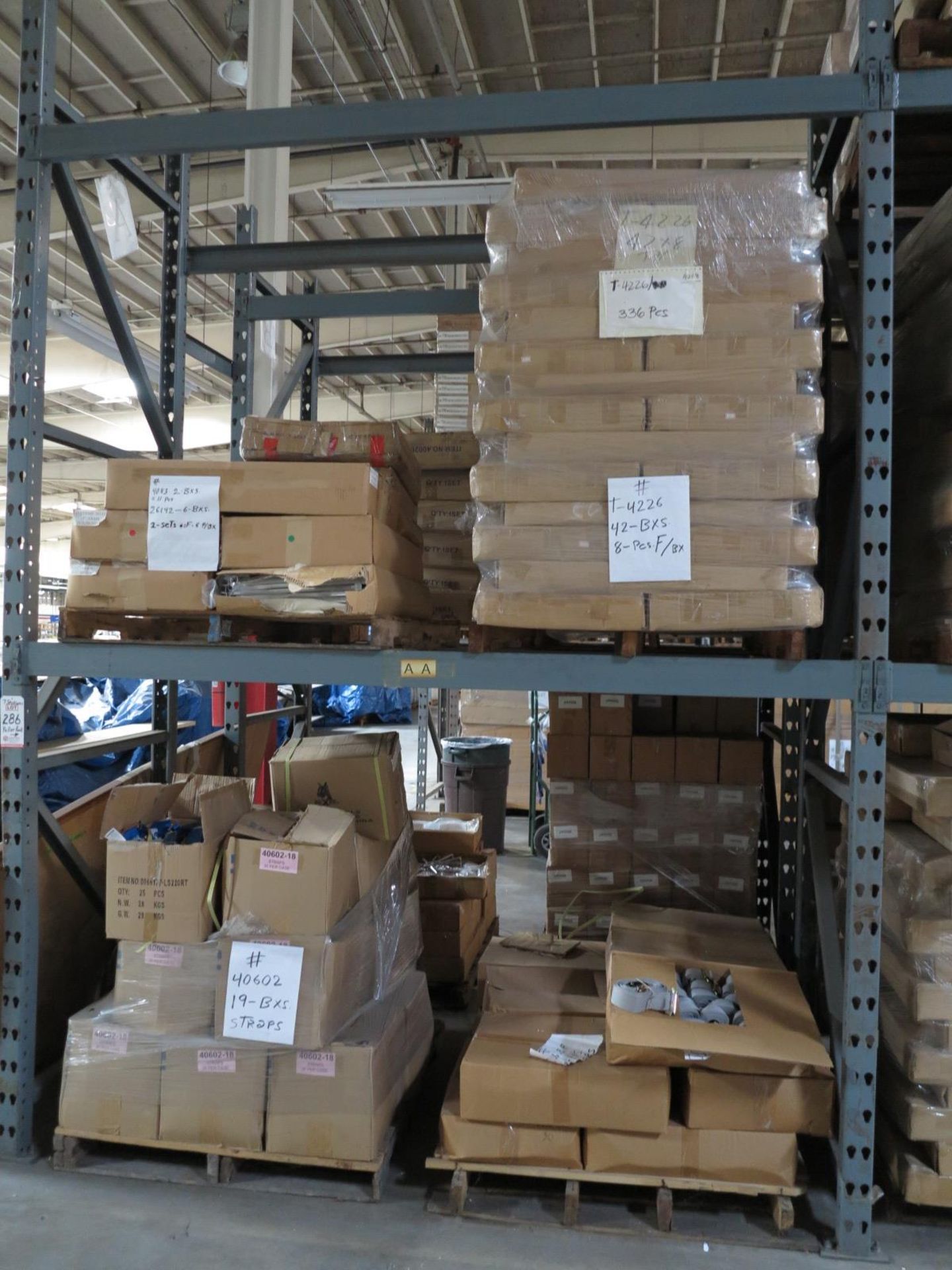 LOT - CONTENTS OF (3) SECTIONS OF PALLET RACK TO INCLUDE: ITEM # T4226, ARM STR. 16" - Bild 3 aus 10