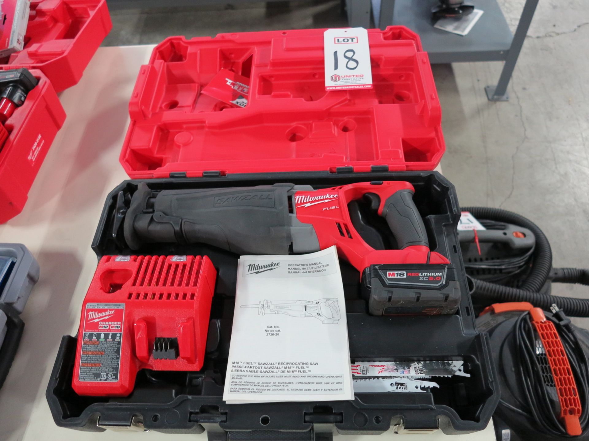 MILWAUKEE M18 FUEL SAWZALL, W/ BATTERY, CHARGER, CASE, CAT. NO. 2720-20, 18V