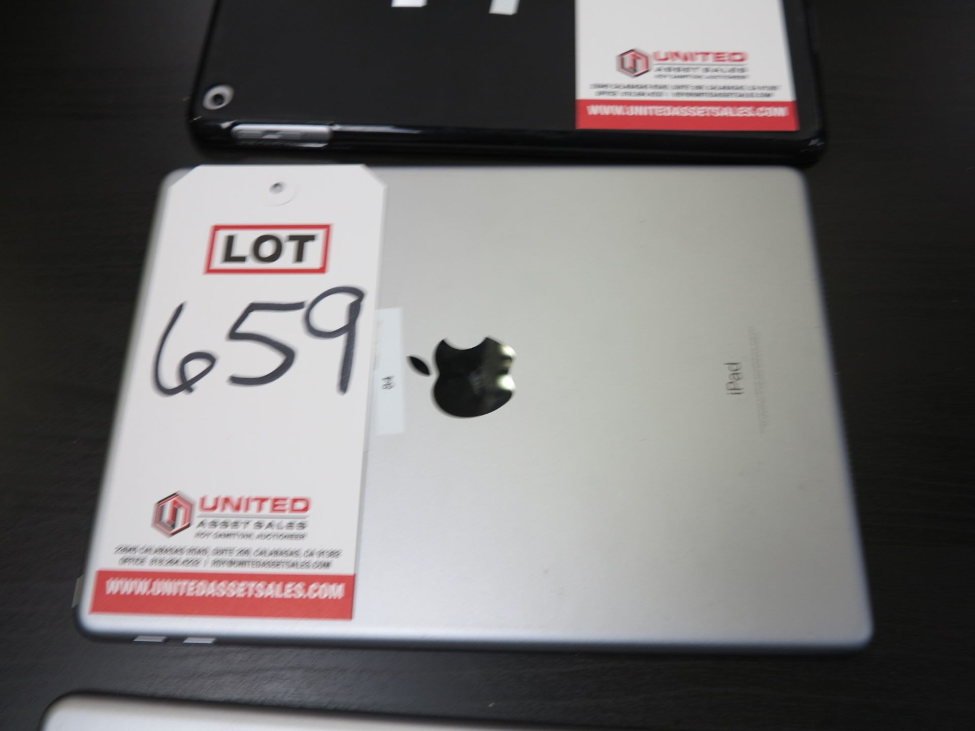 APPLE IPAD, MODEL A1822, WITHOUT POWER PACK