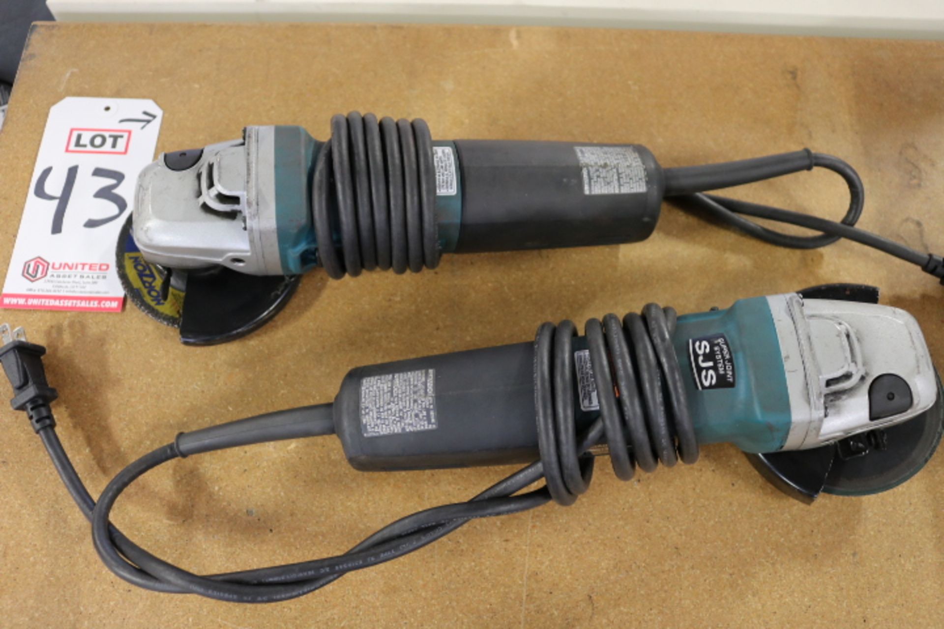 LOT - (2) MAKITA 4-1/2" ANGLE GRINDERS, MODEL 9564CV