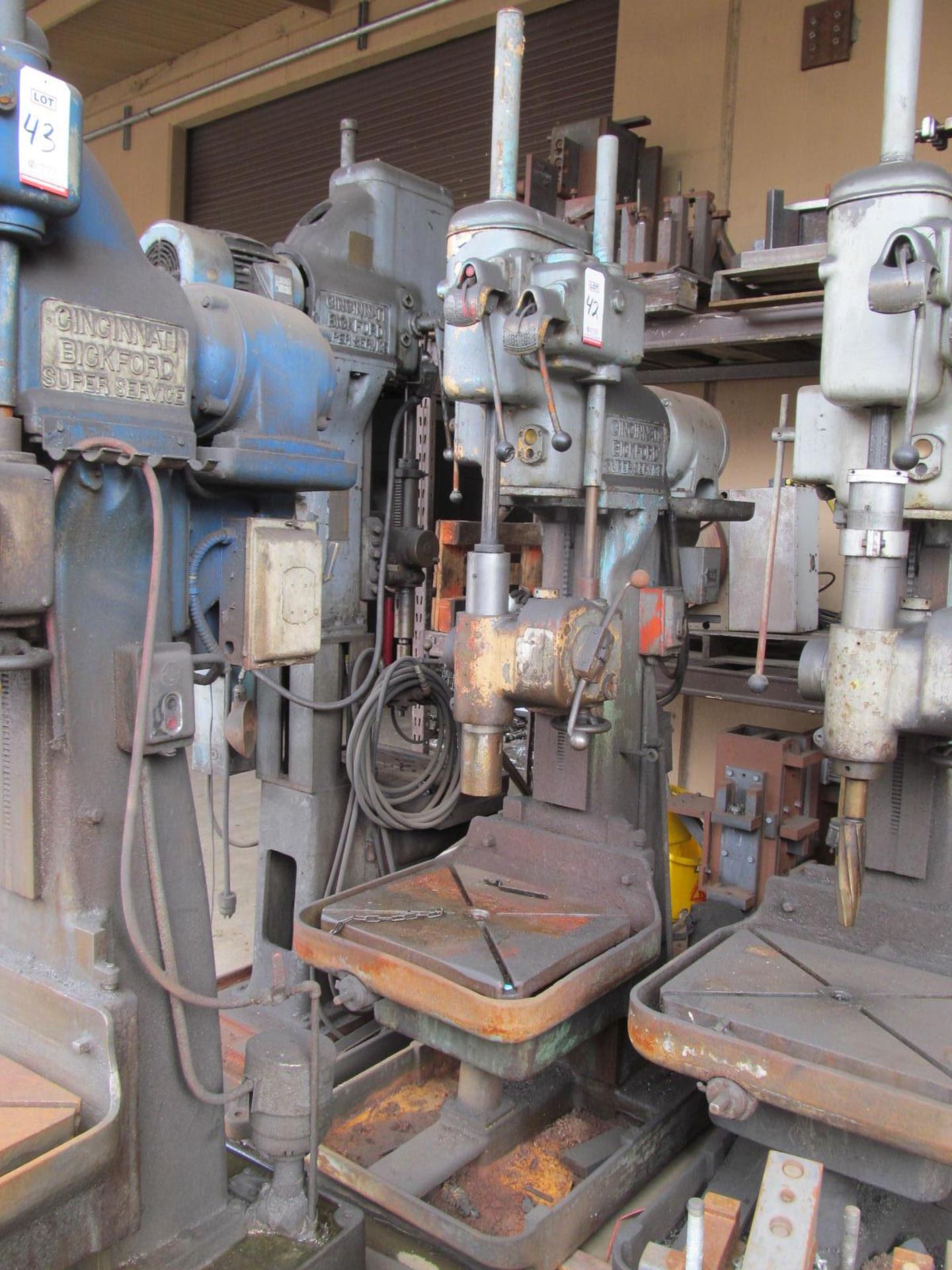 28" CINCINNATI BICKFORD SUPER SERVICE GEAR HEAD DRILL PRESS, (12) SPINDLE SPEEDS 90-1500 RPM,