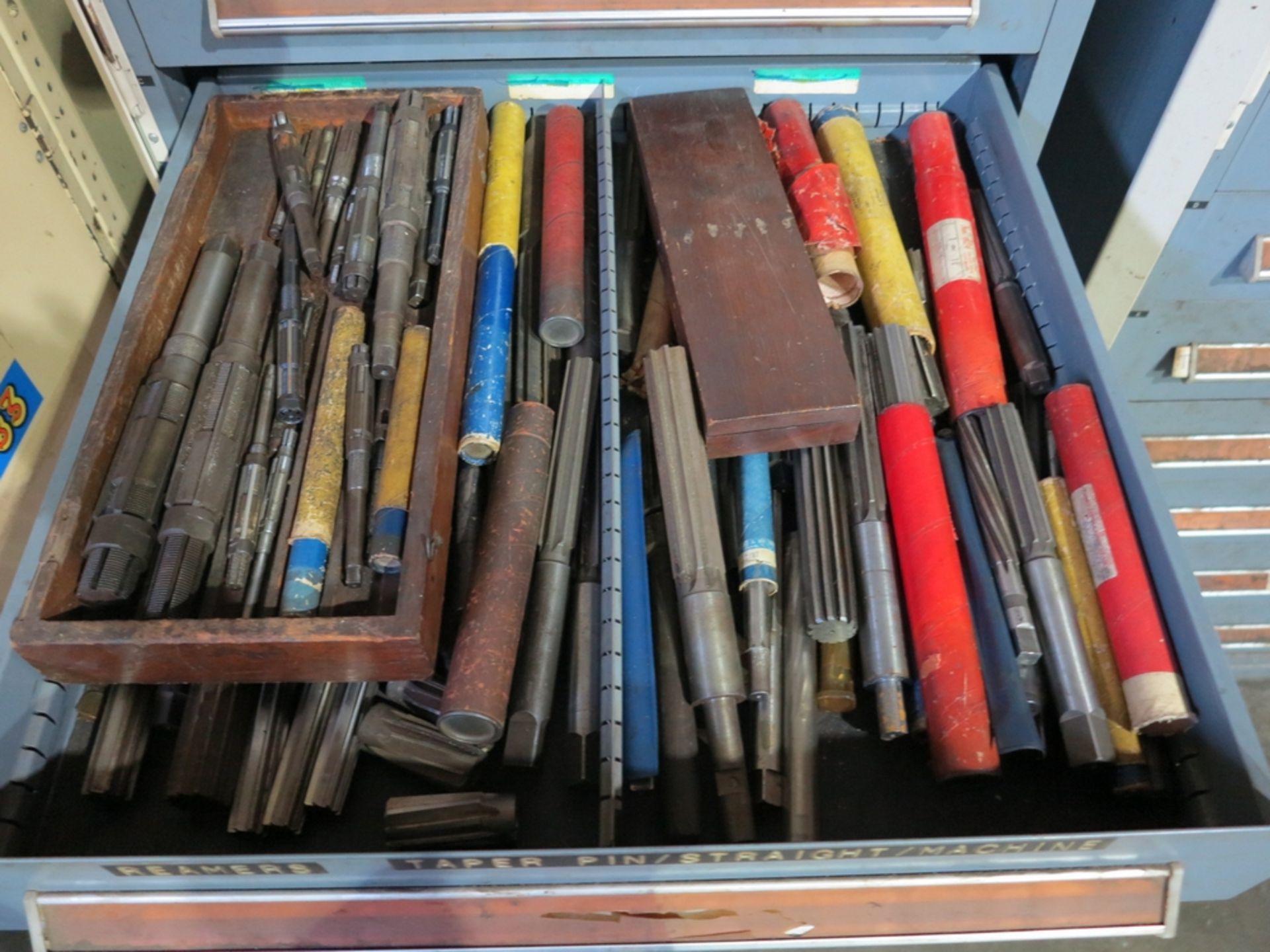 STANLEY VIDMAR 9-DRAWER TOOL CABINET W/ CONTENTS OF HOT GLOVES, TAPER SLEEVES, TAPS & DIES, - Image 4 of 10