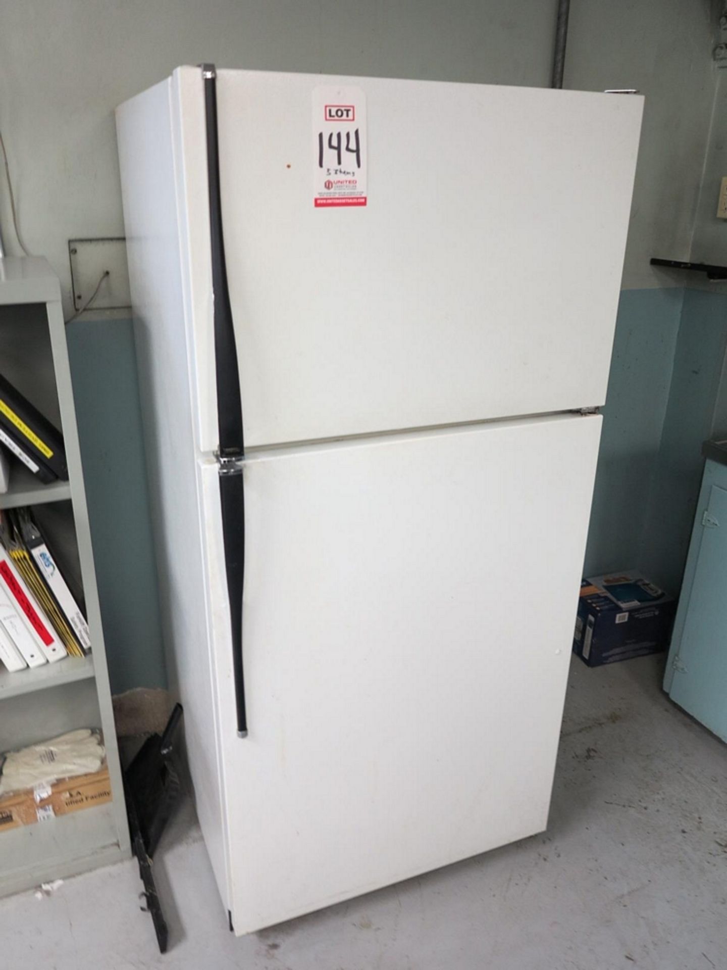 GE HOTPOINT REFRIGERATOR/FREEZER