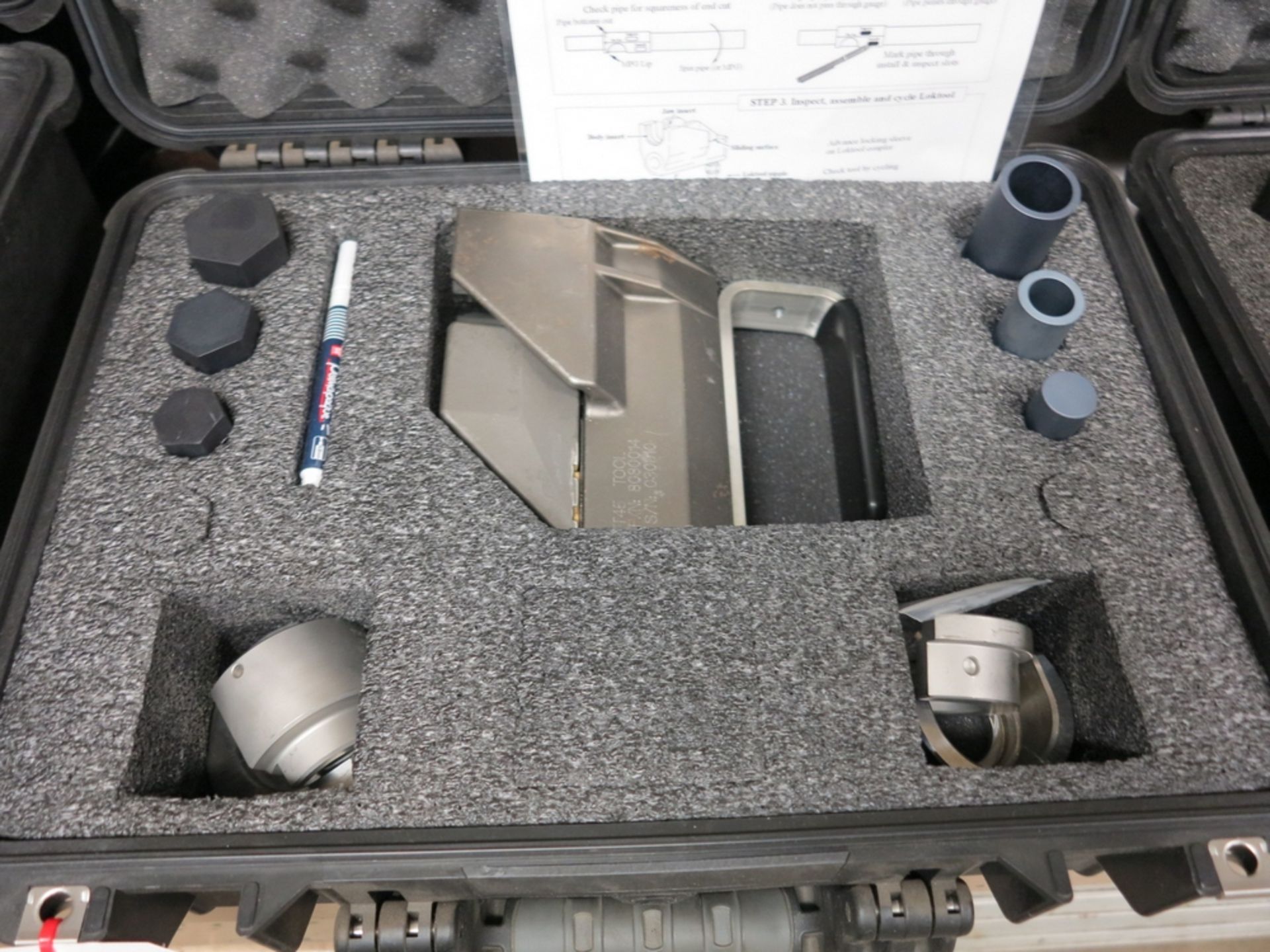 SPX POWER TEAM 9562 MANIFOLD, 10,000 PSI, W/ (2) LOKRING LOKTOOL KITS - Image 3 of 4