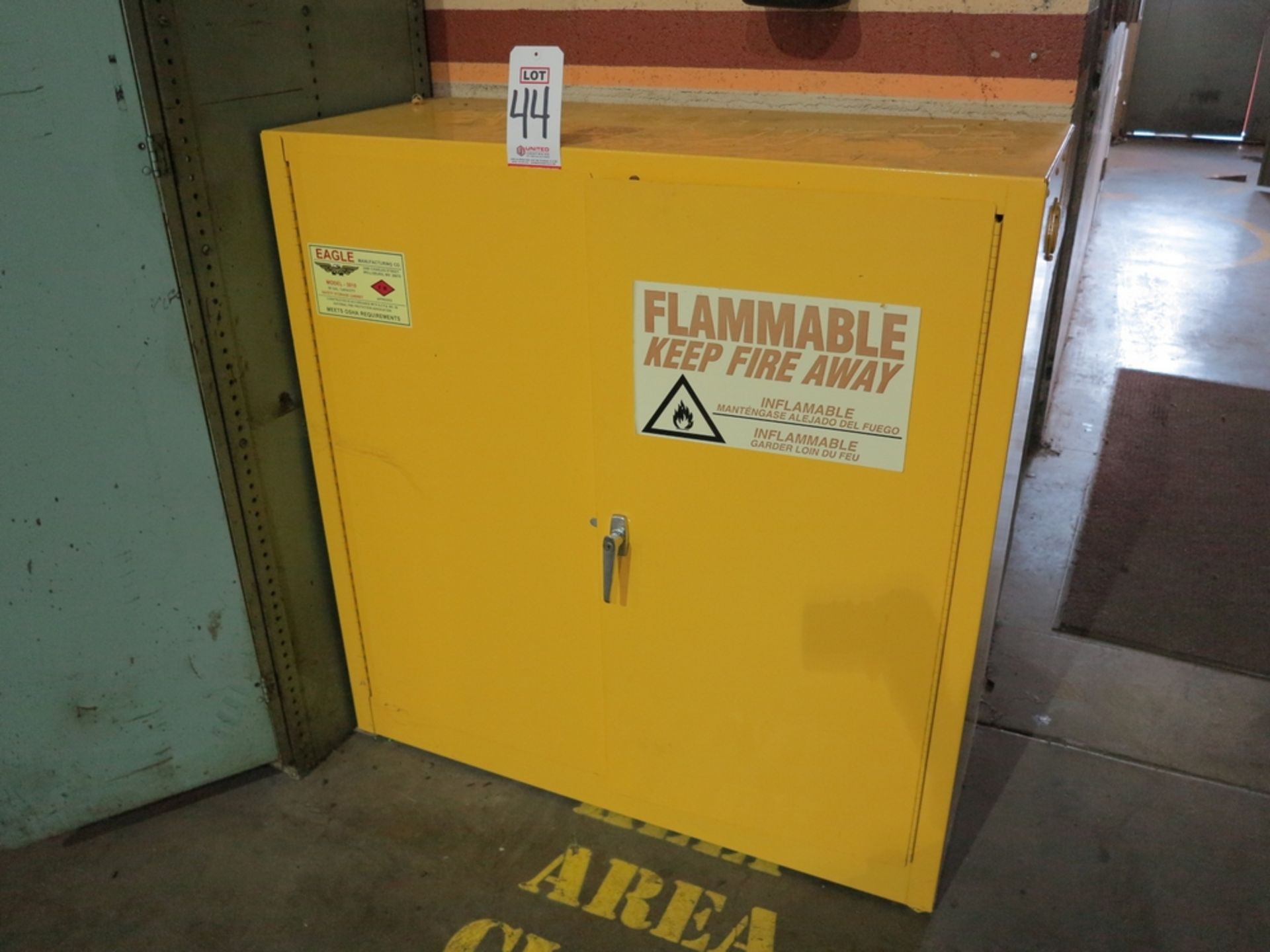 EAGLE MFG. FLAMMABLE LIQUIDS CABINET, MODEL 3010, 30 GALLON CAPACITY