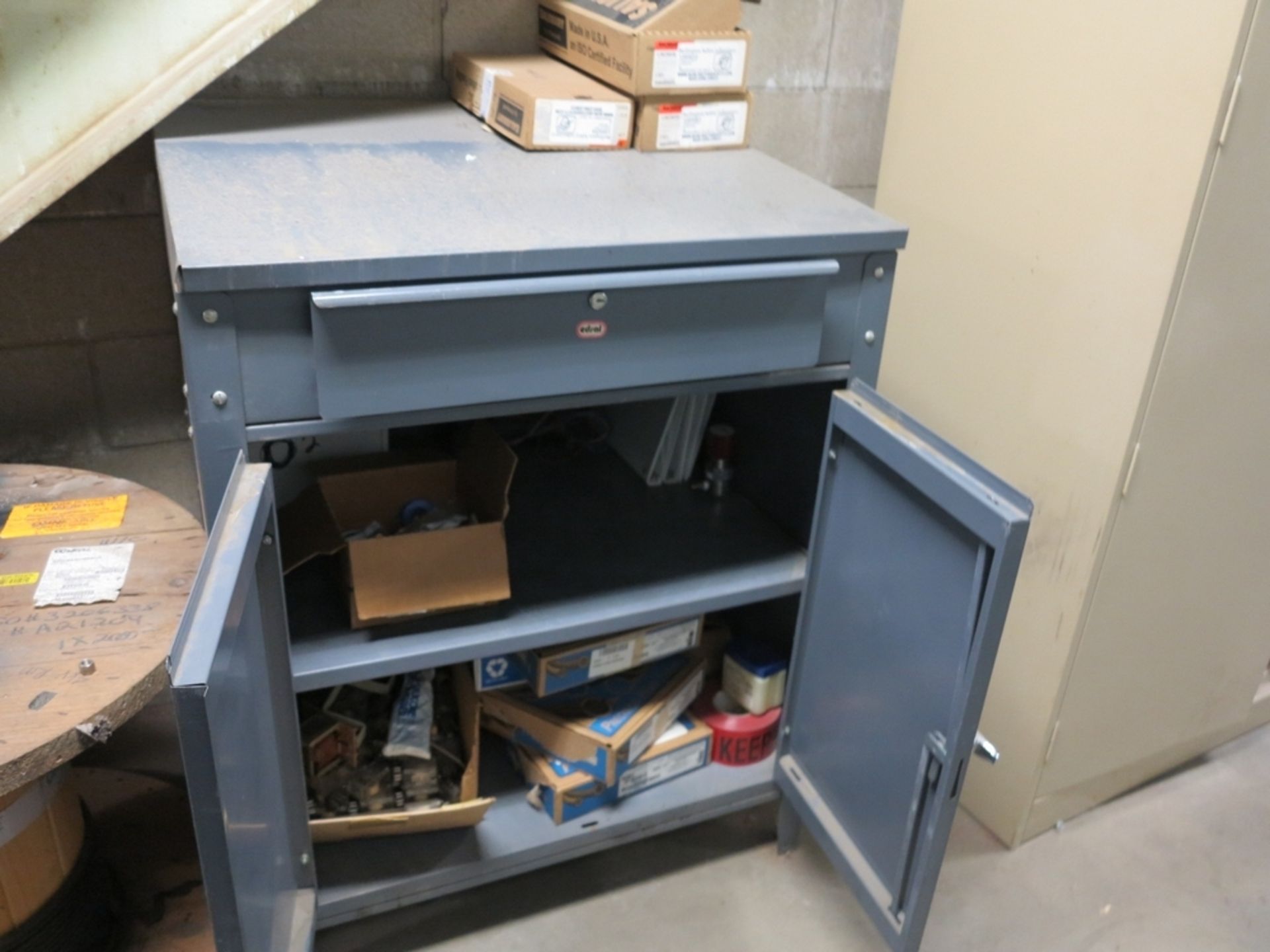 LOT - 2-DOOR STORAGE CABINET, FOREMAN'S DESK AND SMALL 2-DOOR STORAGE CABINET W/ CONTENTS - Image 3 of 5