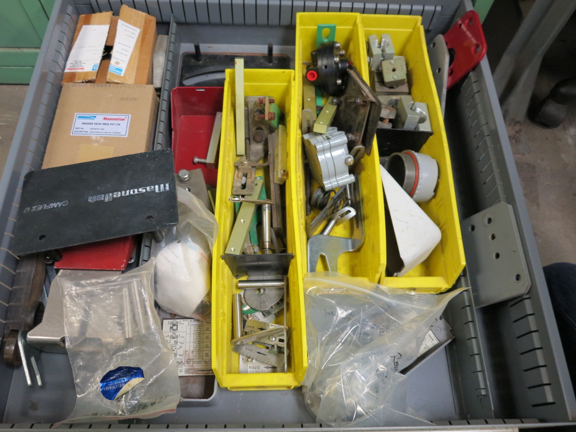 LOT - CONTENTS OF 8-DRAWER CABINET TO INCLUDE ROSEMOUNT TRANSMITTERS, MASONEILAN/FISHER/MOORE - Image 8 of 8