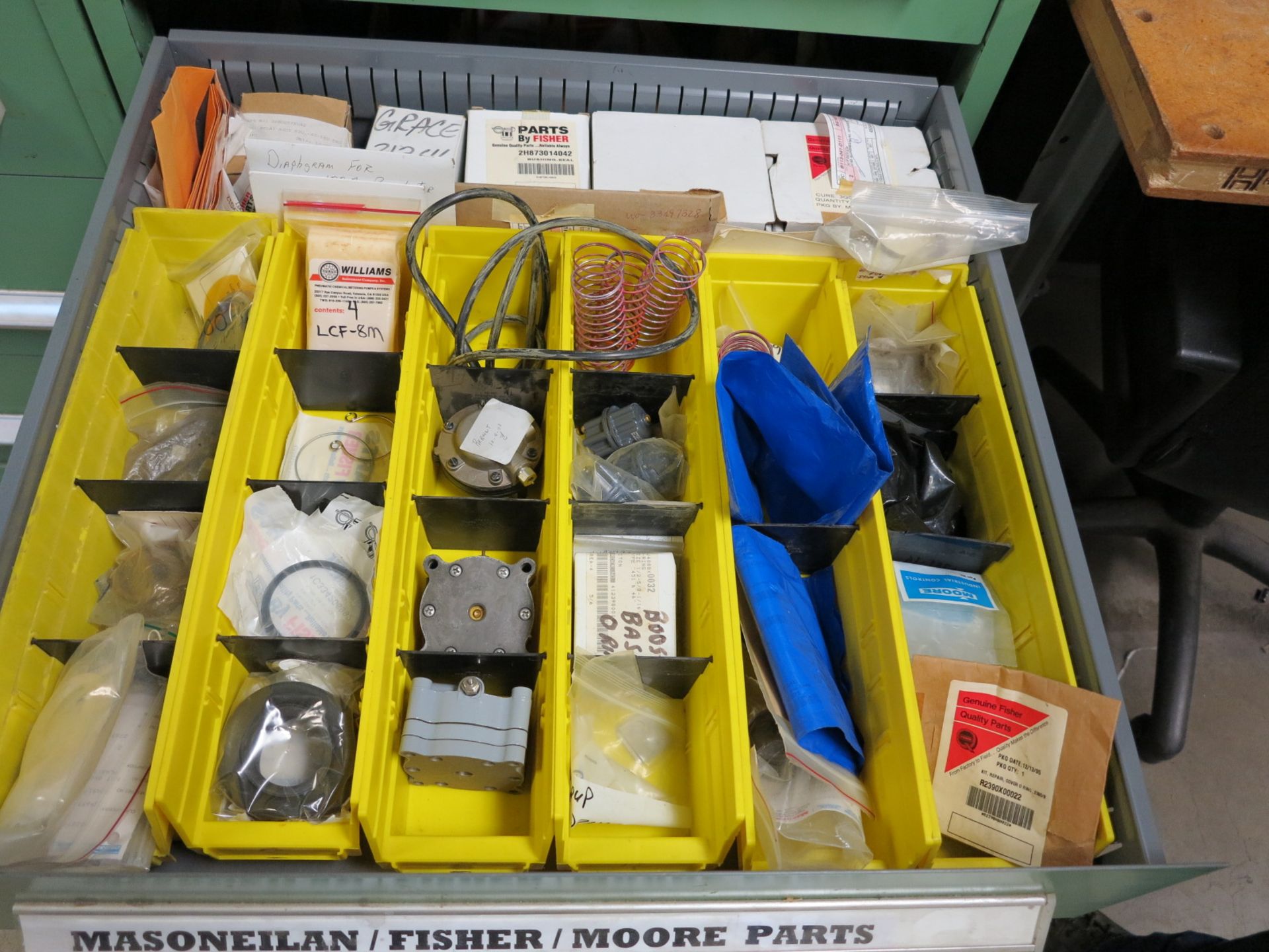 LOT - CONTENTS OF 8-DRAWER CABINET TO INCLUDE ROSEMOUNT TRANSMITTERS, MASONEILAN/FISHER/MOORE - Image 5 of 8