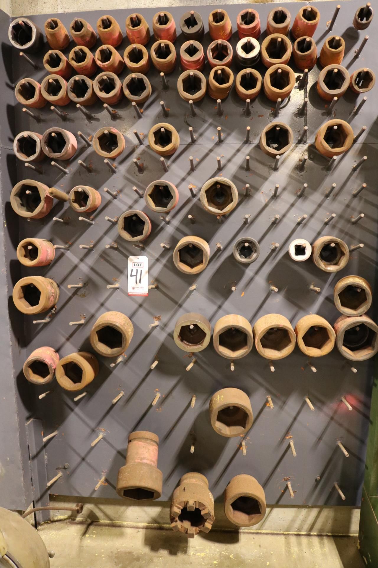 LOT - LARGE ASSORTMENT OF LARGE IMPACT SOCKETS