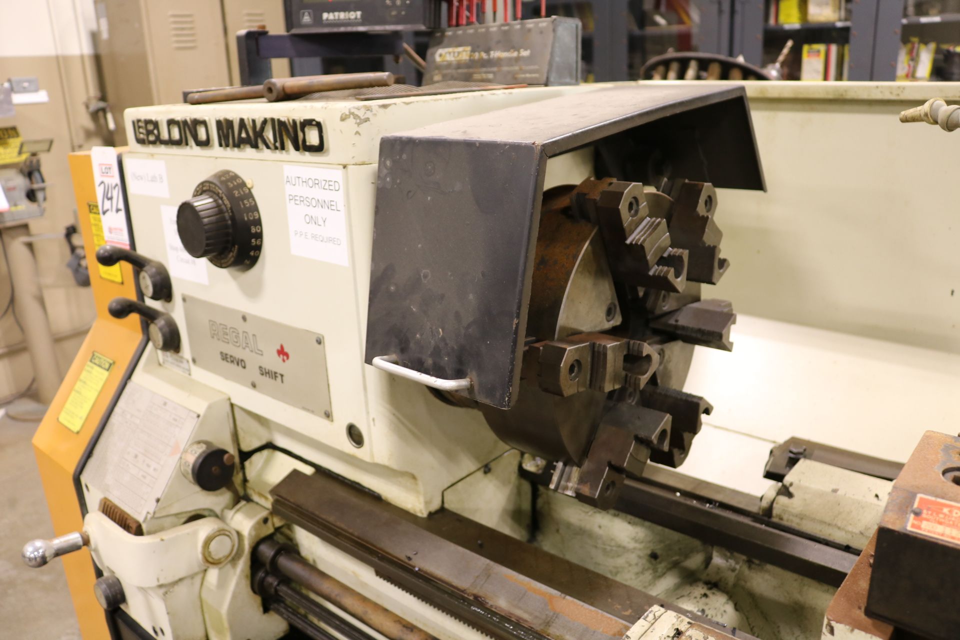 LEBLOND MAKINO 19" ENGINE LATHE, S/N 15E-470, 3" HOLE THRU SPINDLE, W/ 12" 6-JAW SELF-CENTERING - Image 4 of 11