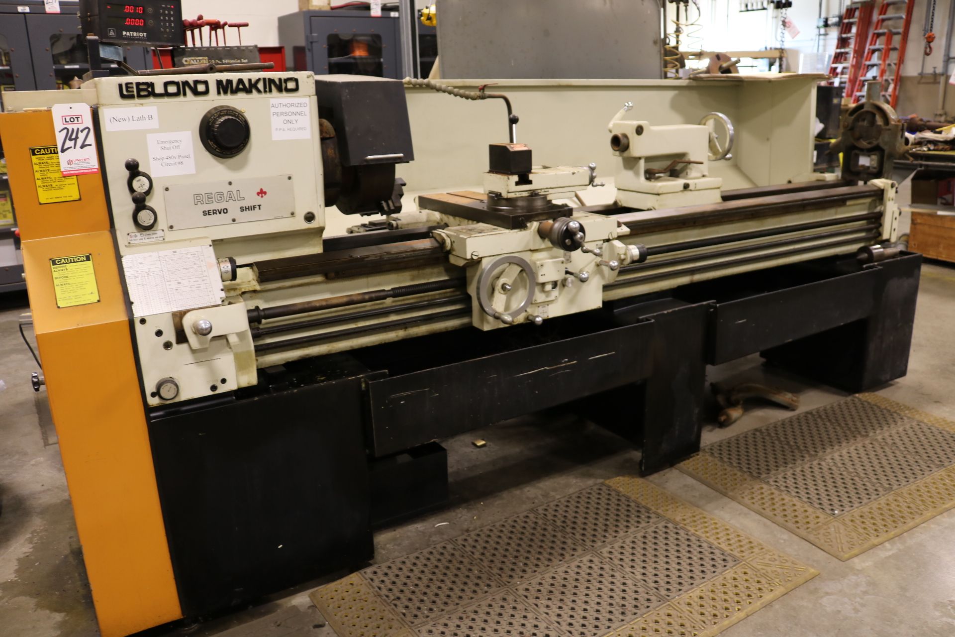 LEBLOND MAKINO 19" ENGINE LATHE, S/N 15E-470, 3" HOLE THRU SPINDLE, W/ 12" 6-JAW SELF-CENTERING