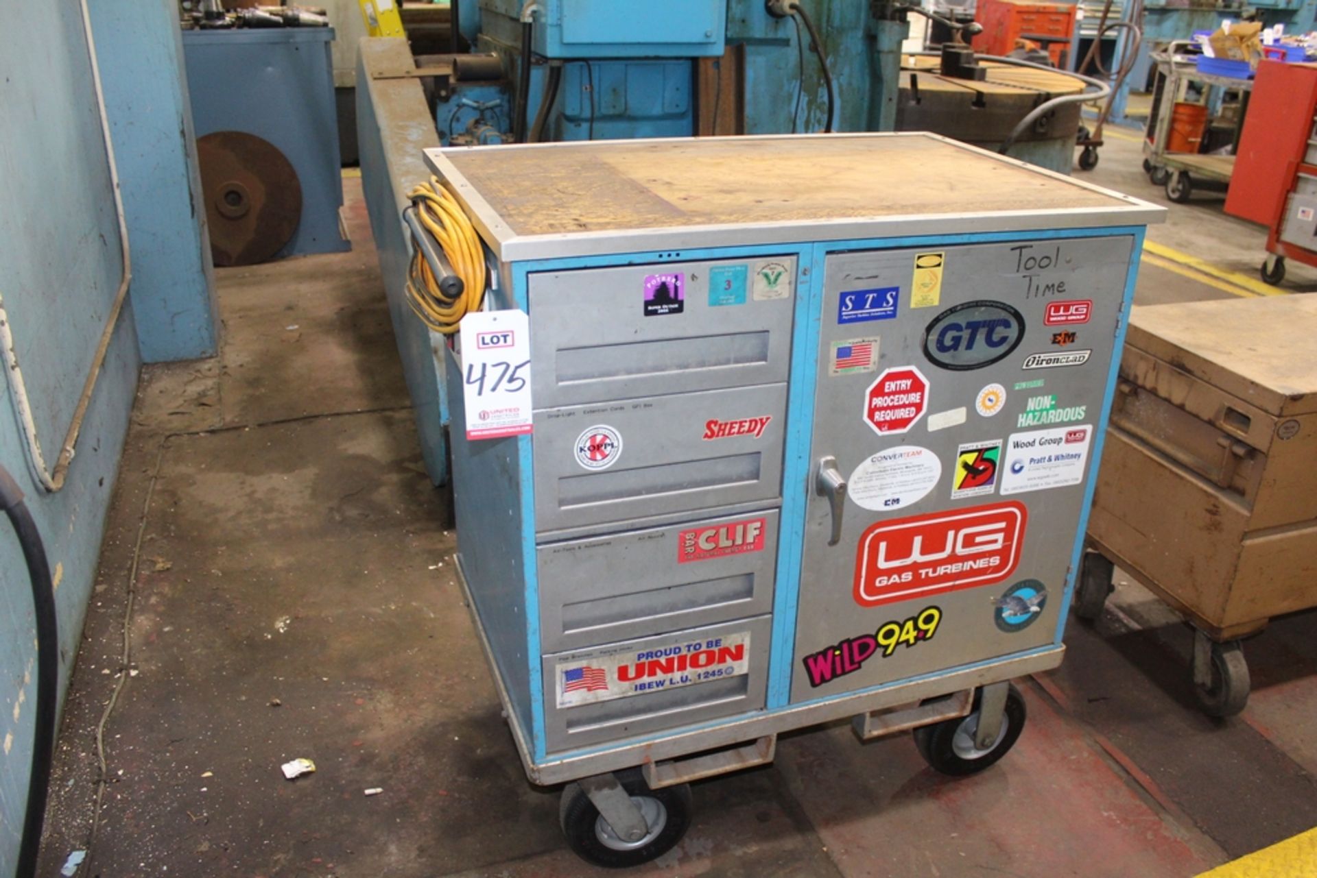 PORTABLE TOOL CART; (MACHINE SHOP)