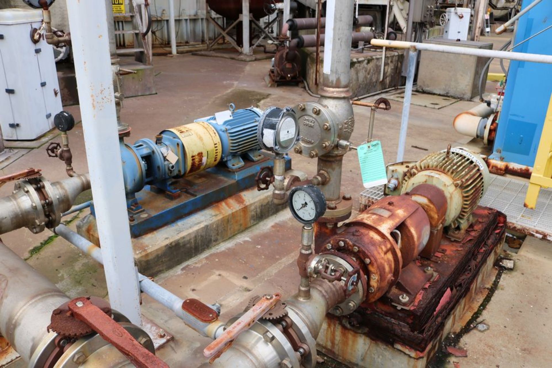 WATER TREATMENT BUILDING AND CONTENTS WITH MCC ROOM, ZENON MODEL 30029 VACUUM PUMPS, TANK MOUNTED - Image 14 of 21