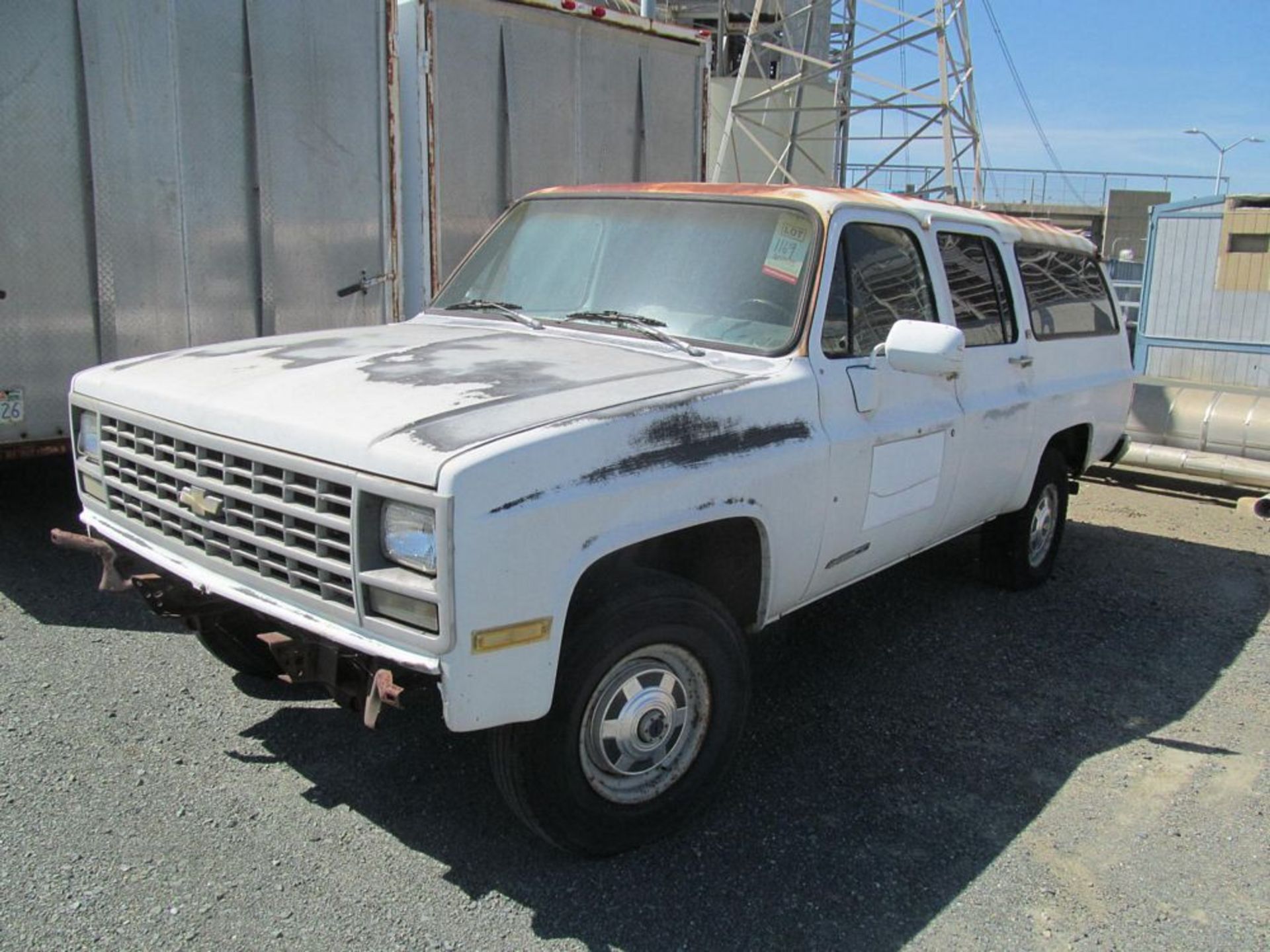 1990 CHEVROLET SUBURBAN SUV, VIN 1GNCV26K91F168801, 110,000 MILES, (NO TITLE)