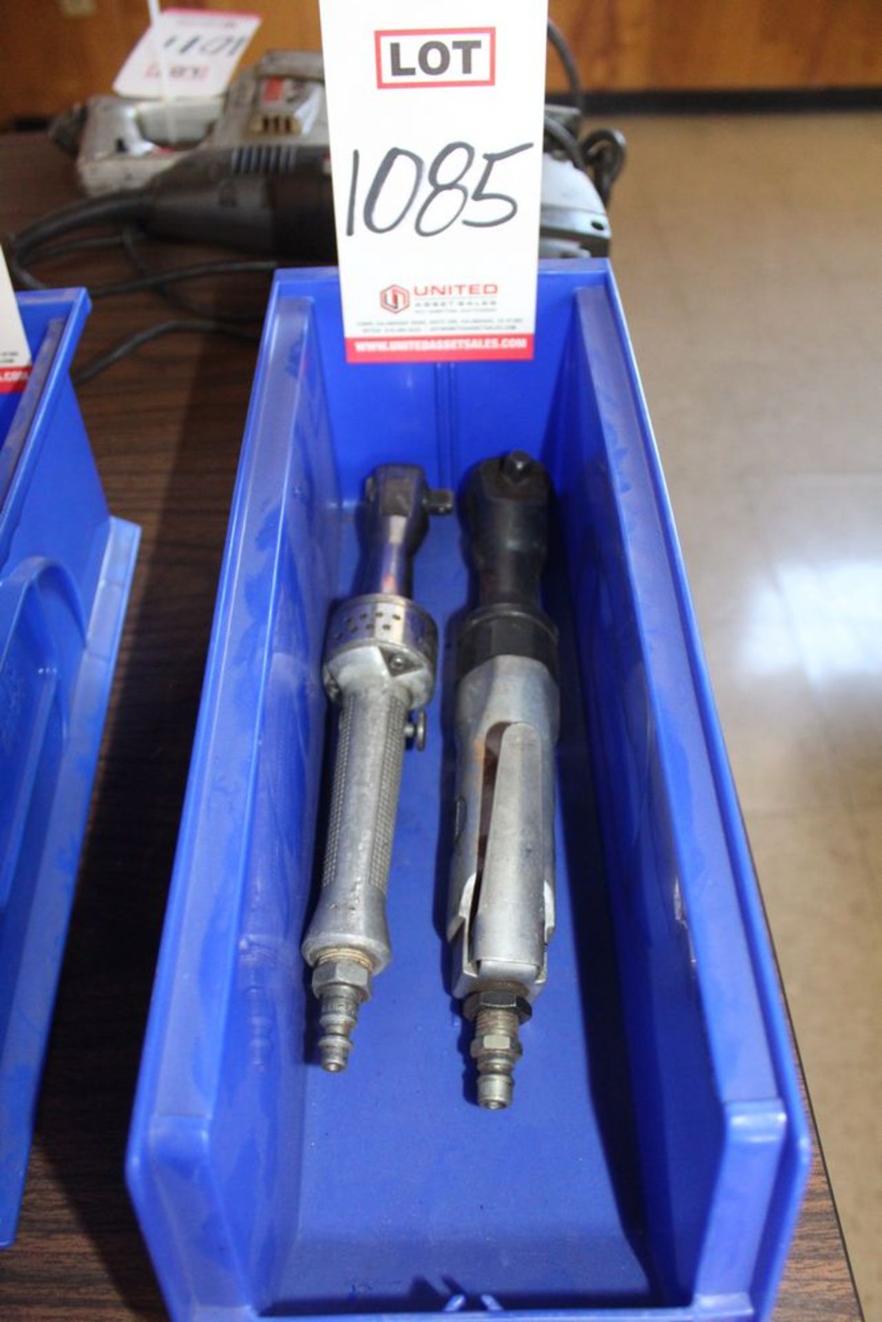 LOT - 3/8" DRIVE PNEUMATIC RIGHT ANGLE RATCHETS, (LUNCHROOM)