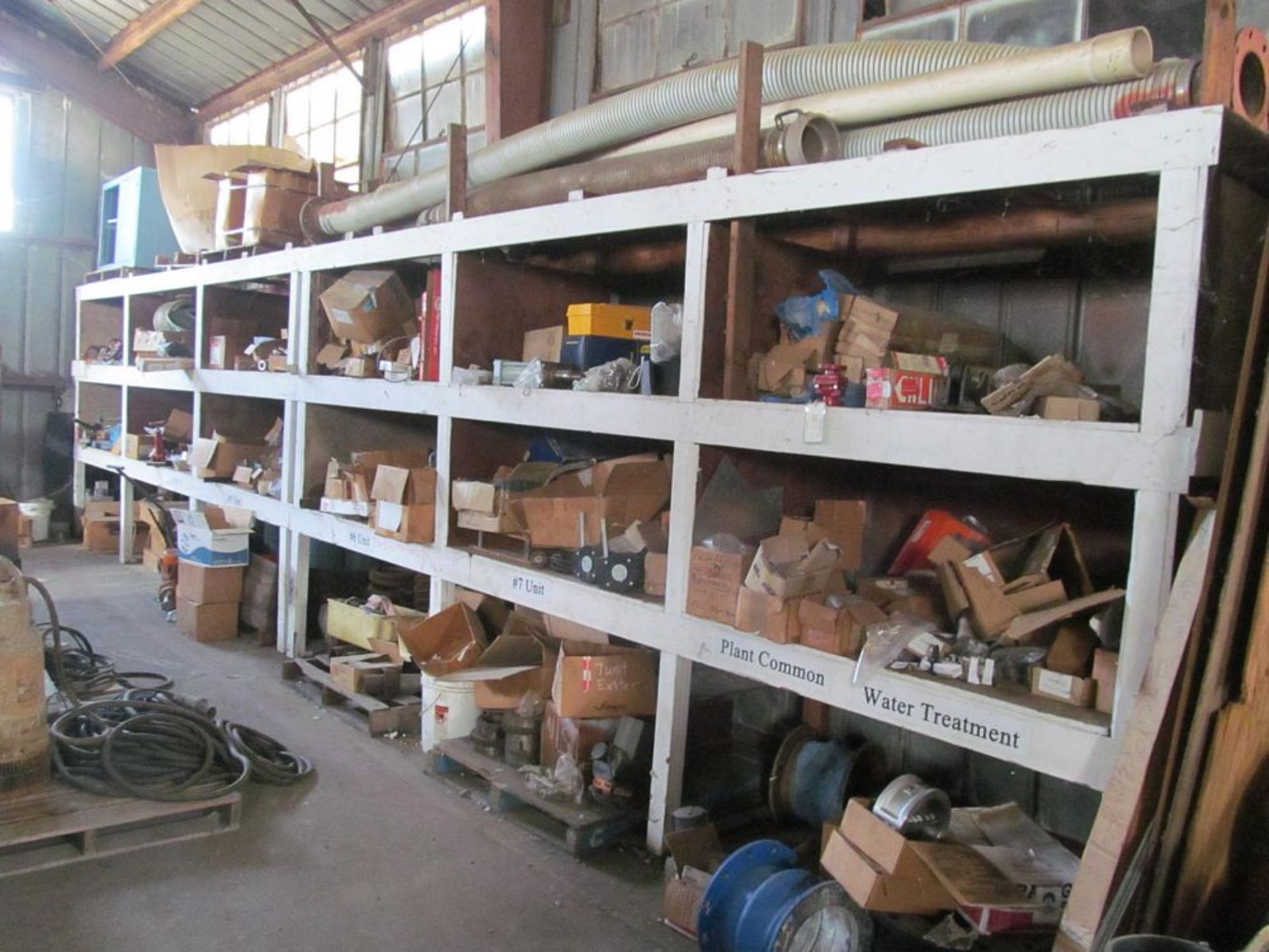 LOT - CONTENTS OF BUILDING; INCLUDING PALLET RACKING, SHELVING, MOTORS, PUMPS, VALVES, PIPE - Image 4 of 9