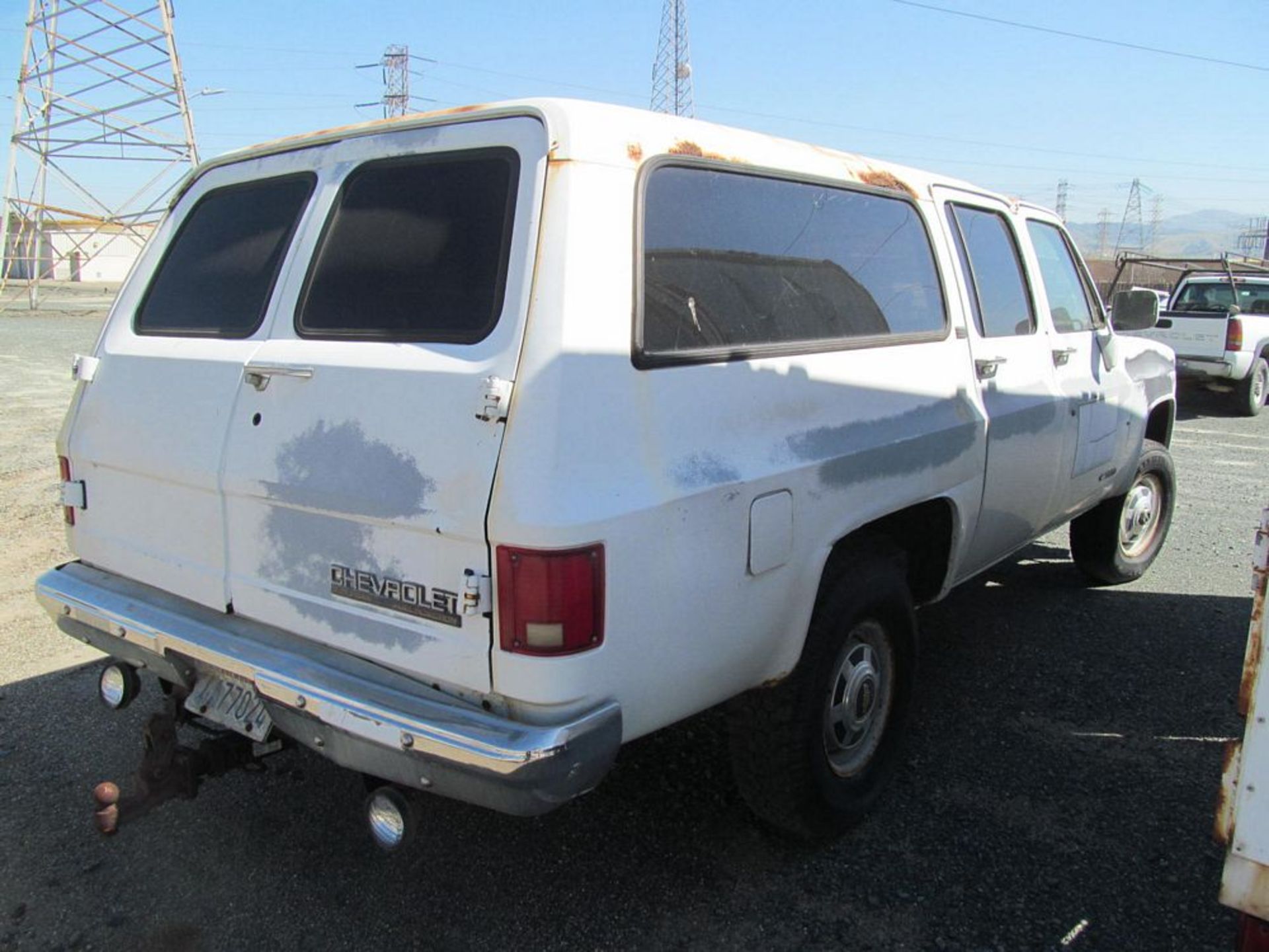 1990 CHEVROLET SUBURBAN SUV, VIN 1GNCV26K91F168801, 110,000 MILES, (NO TITLE) - Image 4 of 4