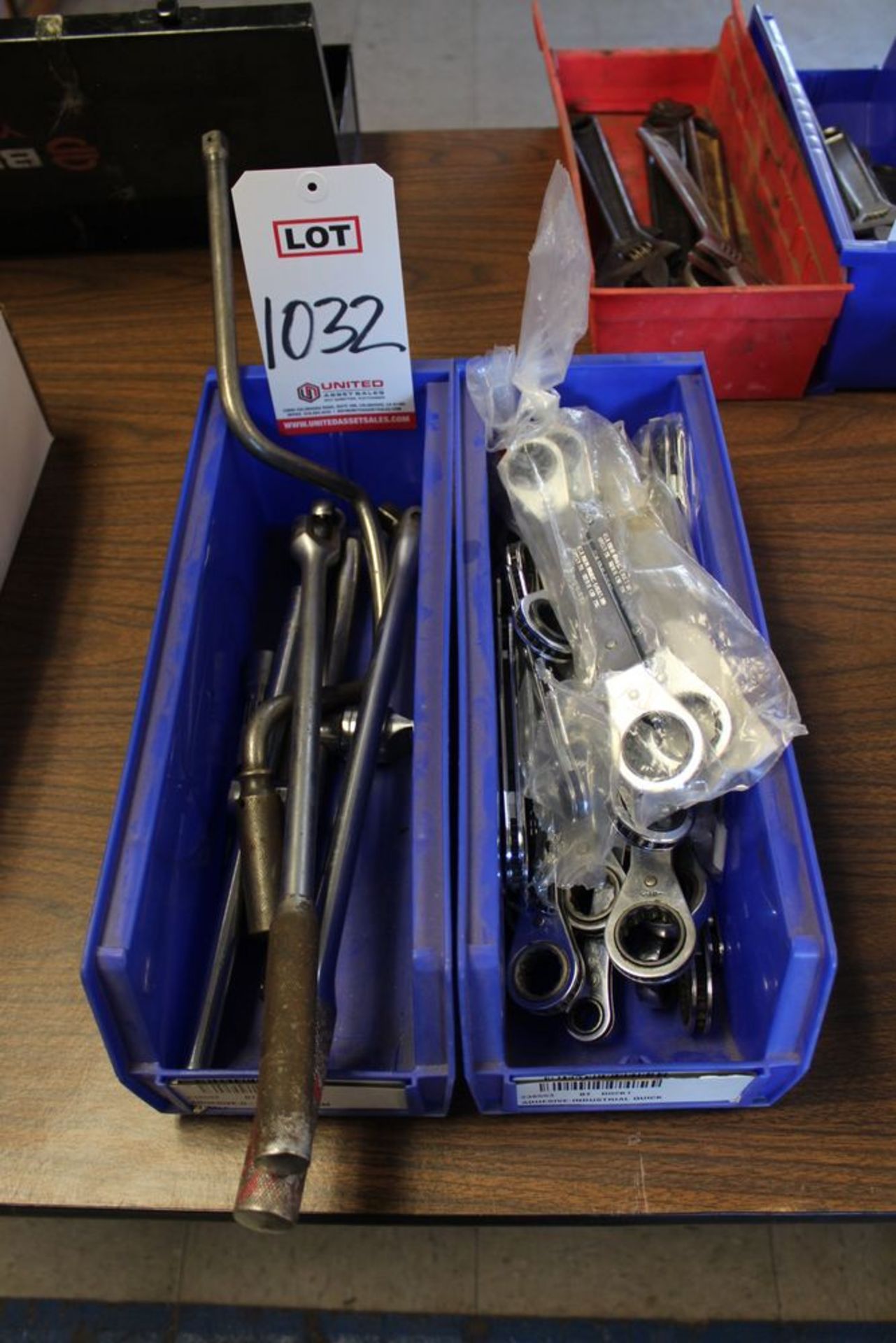 LOT - SOCKET WRENCHES & RATCHET WRENCHES, (LUNCHROOM)