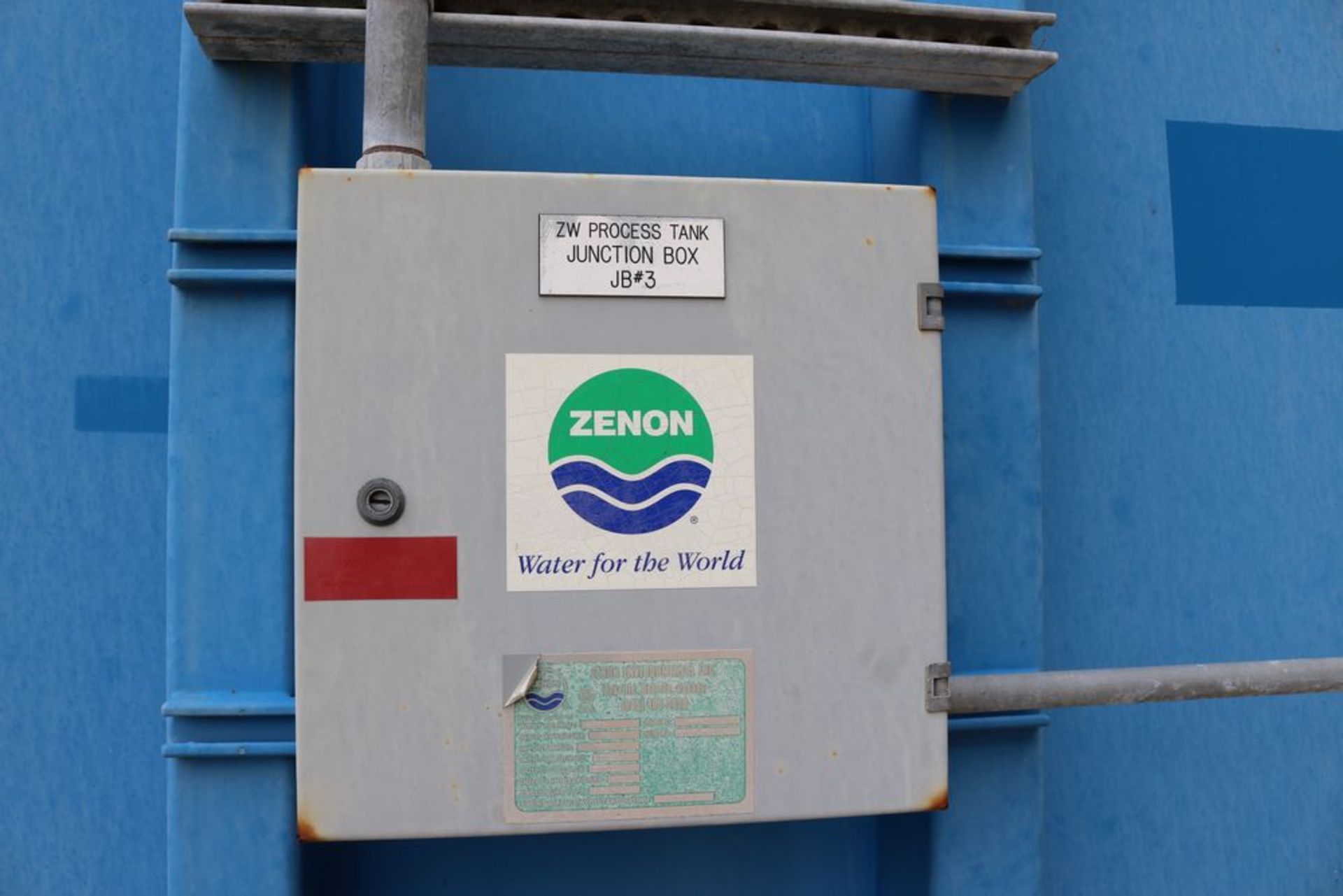 WATER TREATMENT BUILDING AND CONTENTS WITH MCC ROOM, ZENON MODEL 30029 VACUUM PUMPS, TANK MOUNTED - Image 19 of 21