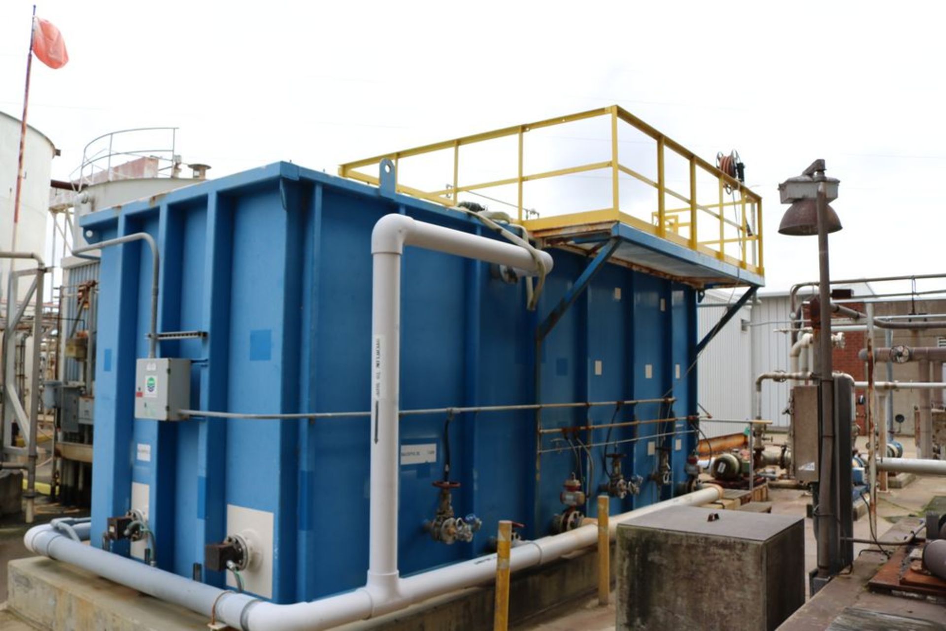 WATER TREATMENT BUILDING AND CONTENTS WITH MCC ROOM, ZENON MODEL 30029 VACUUM PUMPS, TANK MOUNTED - Image 21 of 21