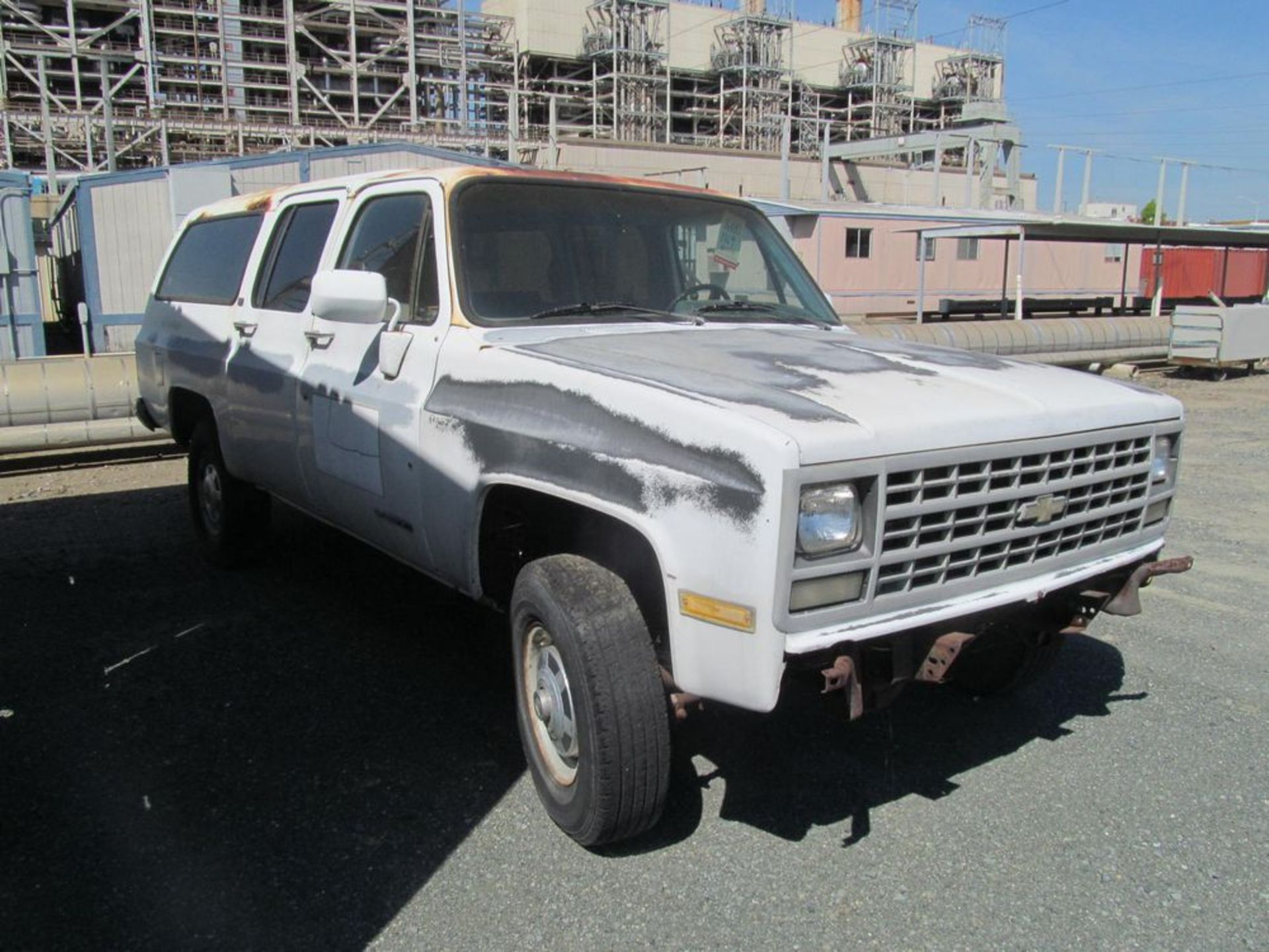 1990 CHEVROLET SUBURBAN SUV, VIN 1GNCV26K91F168801, 110,000 MILES, (NO TITLE) - Image 2 of 4