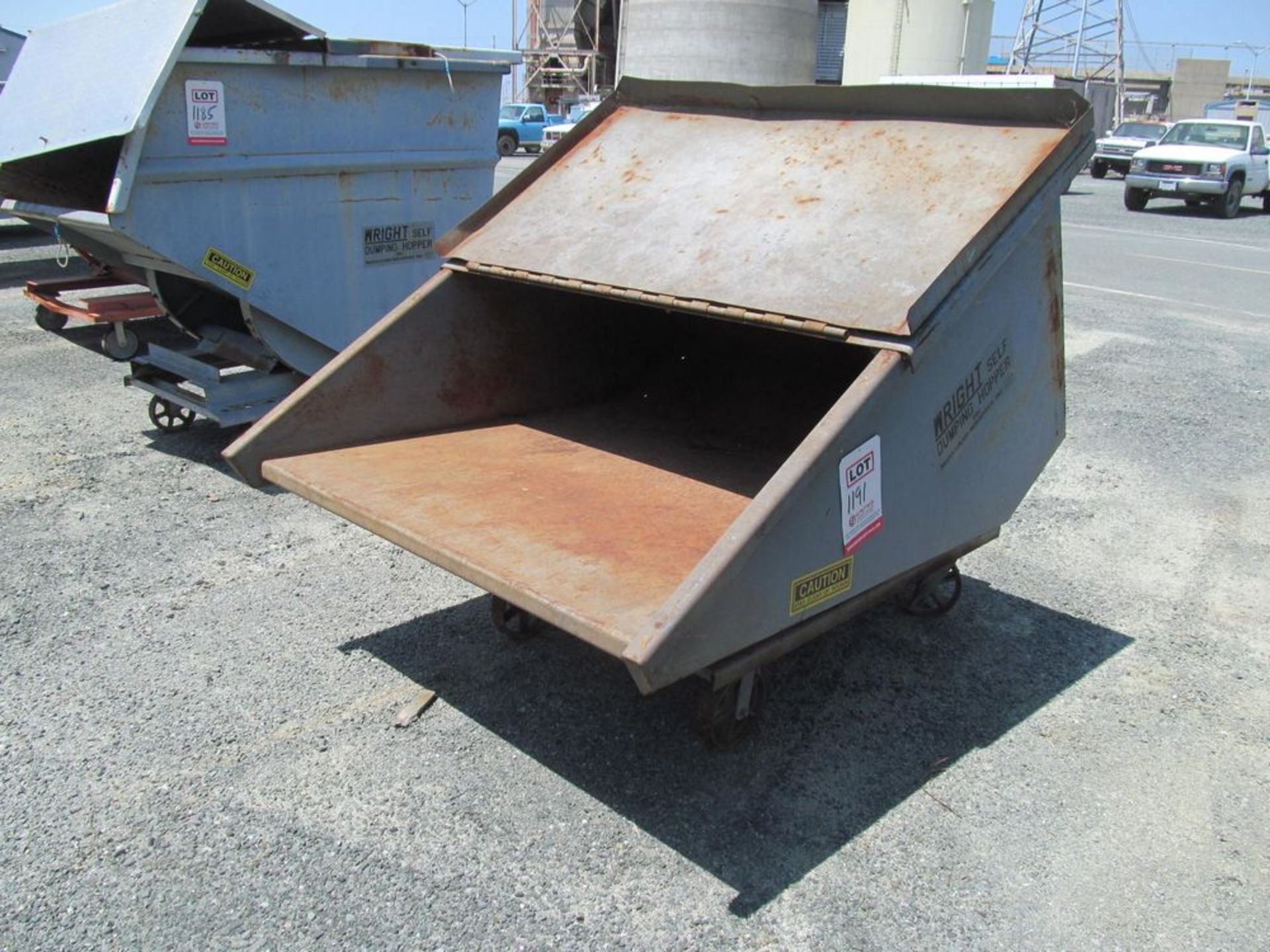 1 YARD WRIGHT SELF DUMPING HOPPER