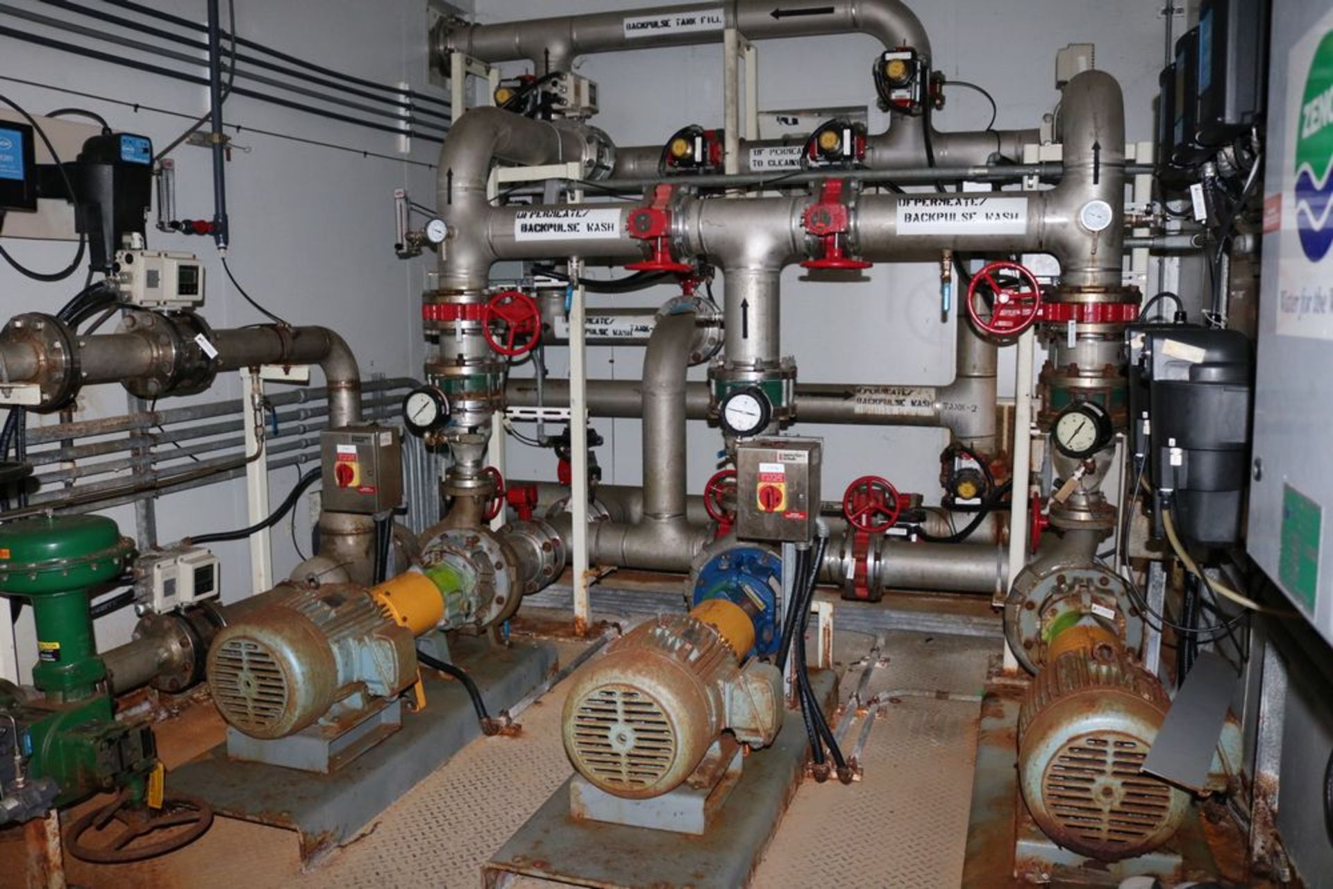 WATER TREATMENT BUILDING AND CONTENTS WITH MCC ROOM, ZENON MODEL 30029 VACUUM PUMPS, TANK MOUNTED