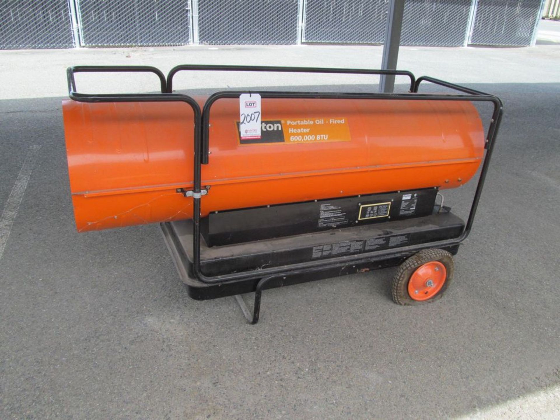 DAYTON 600,000 BTU, OIL/KEROSENE FIRED HEATER (CAR PORT)