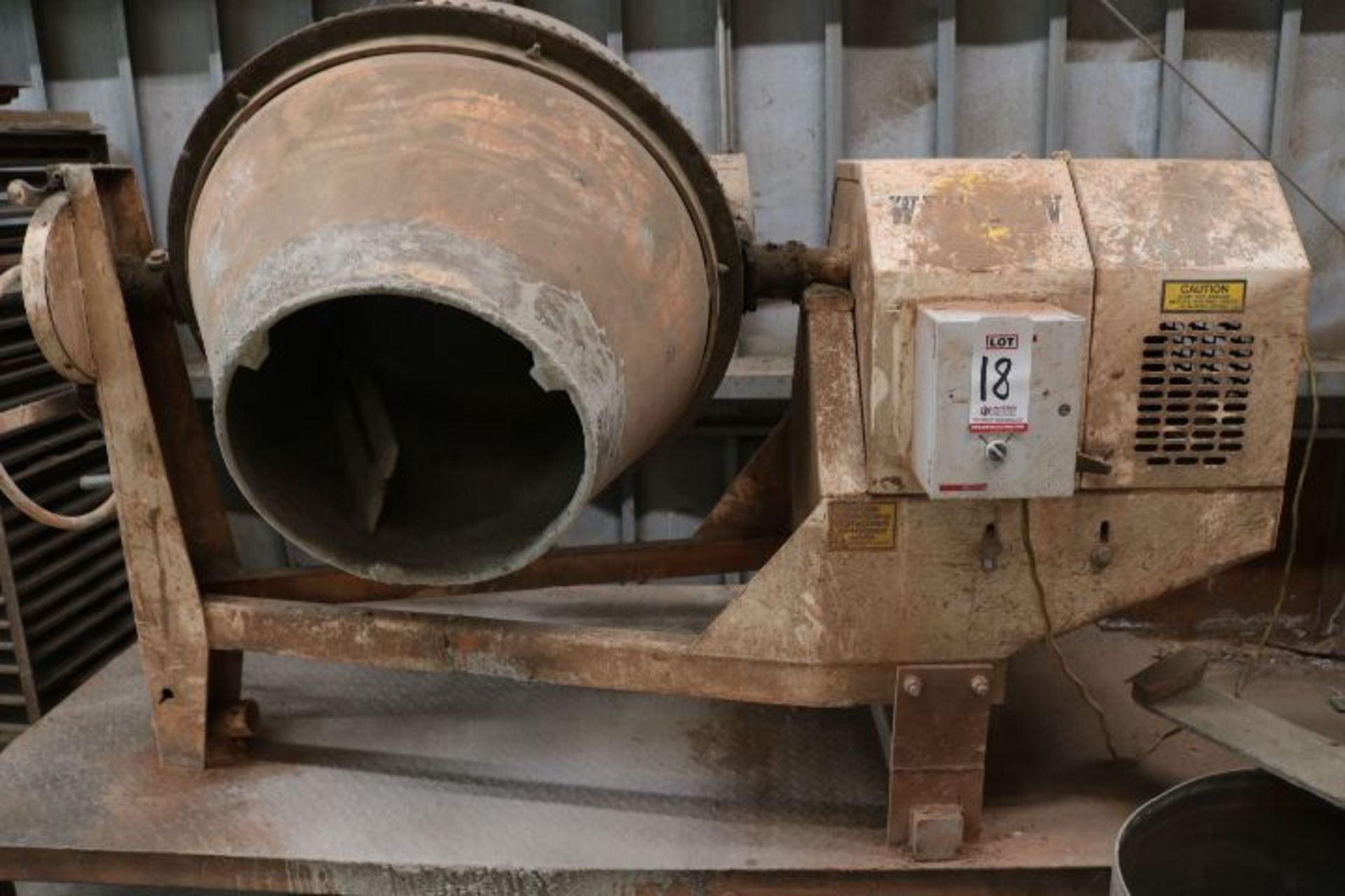 WESTERN MANUFACTURING BATCH TYPE CEMENT MIXER, DATA PLATE OBSCURED