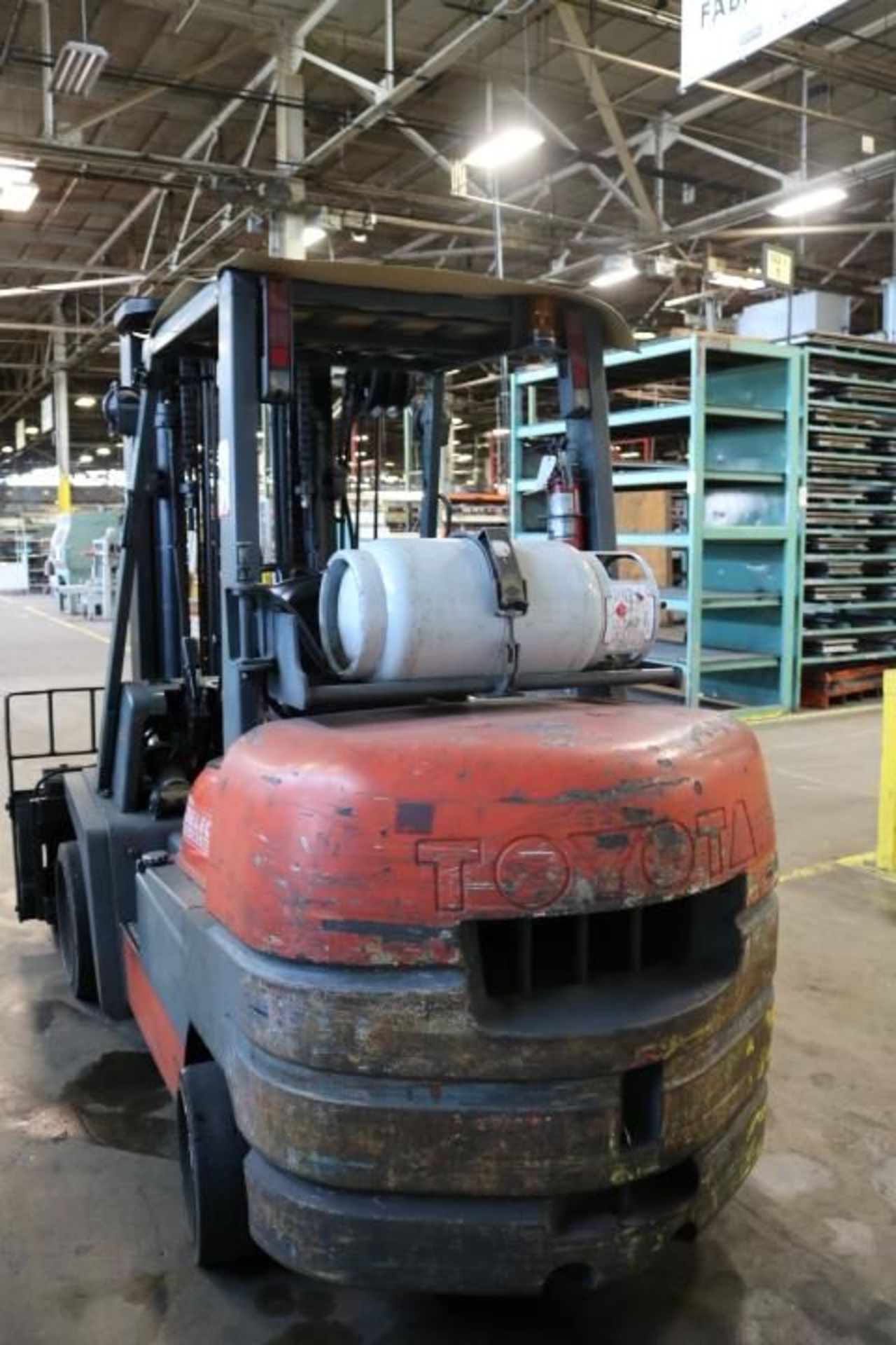 TOYOTA FORKLIFT, MODEL 52-6FGCU45, 9,000 LB, 3-STAGE MAST, W/ SIDE SHIFT, S/N N/A - Image 7 of 13