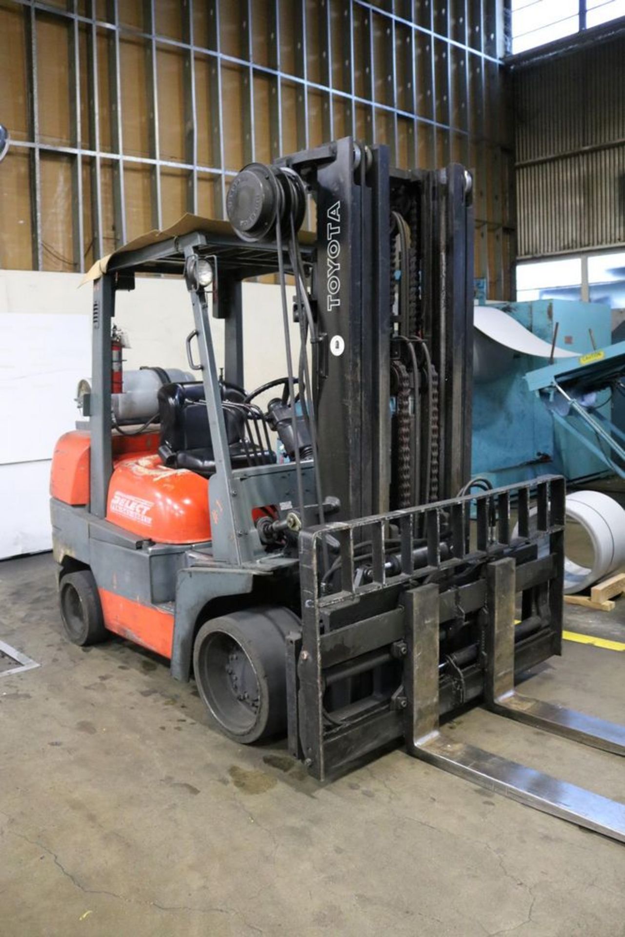 TOYOTA FORKLIFT, MODEL 52-6FGCU45, 9,000 LB, 3-STAGE MAST, W/ SIDE SHIFT, S/N N/A - Image 13 of 13