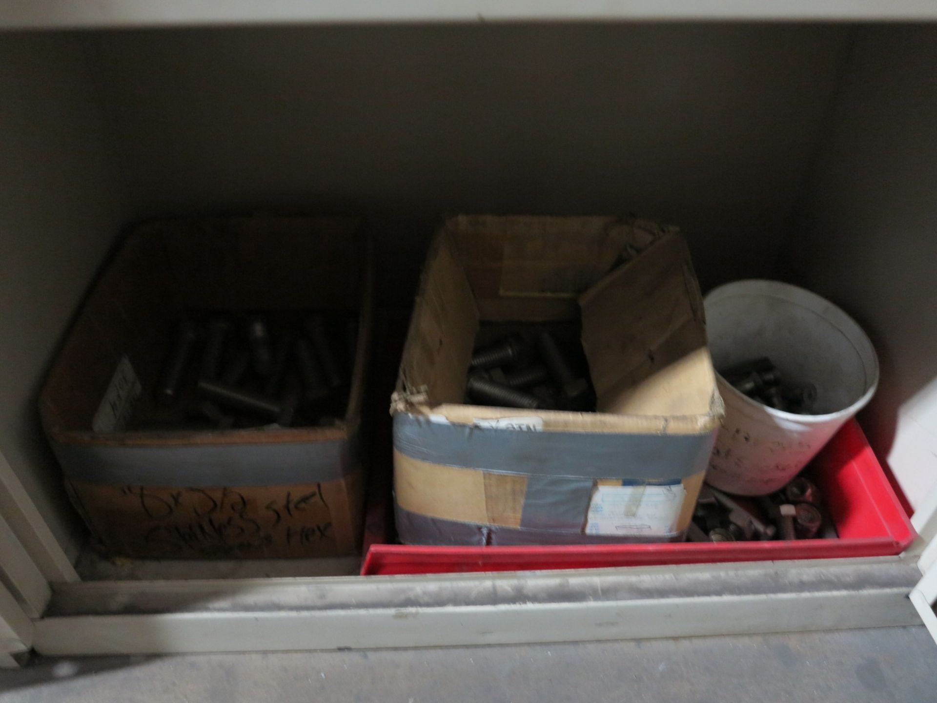 2-DOOR CABINET W/ CONTENTS OF MILLING CUTTERS AND MISC HARDWARE - Image 5 of 5